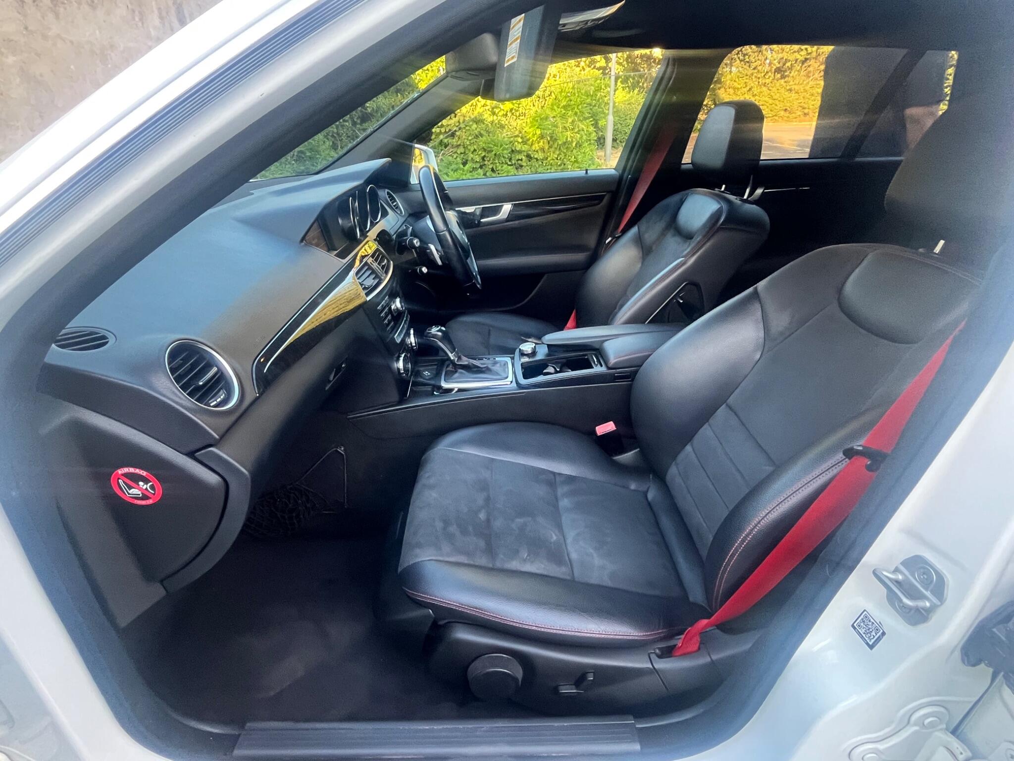 Mercedes-Benz C-Class view 32