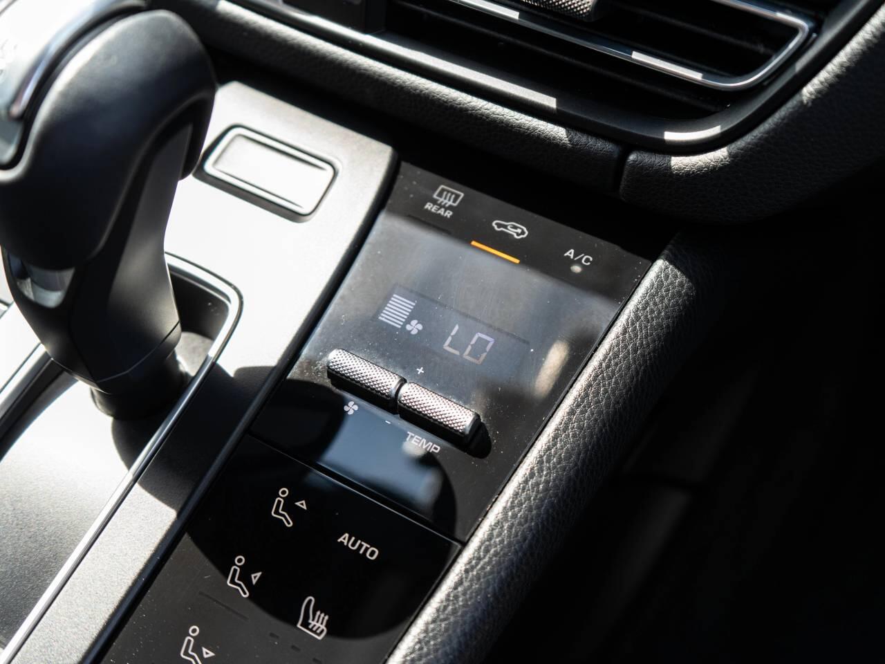 Porsche Macan view 30