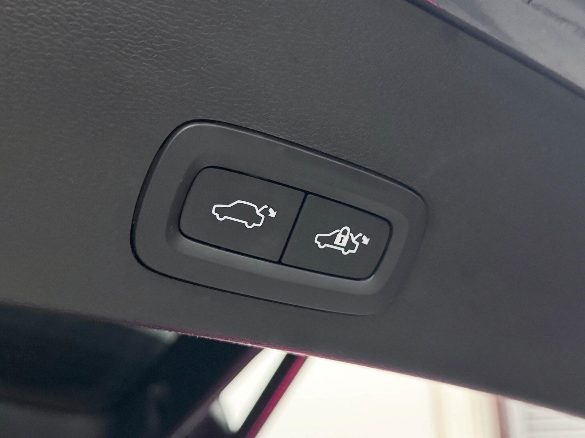 Volvo XC40 view 8