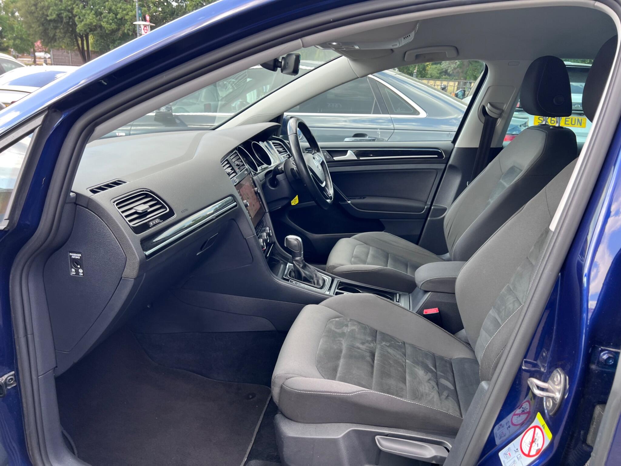 Volkswagen Golf view 36