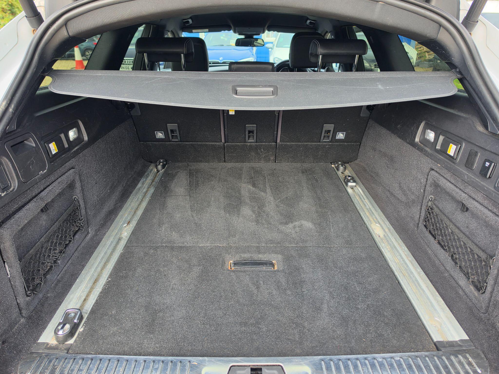 Jaguar XF view 26