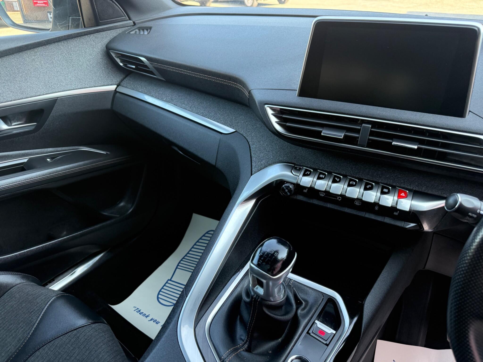 Peugeot 3008 view 12