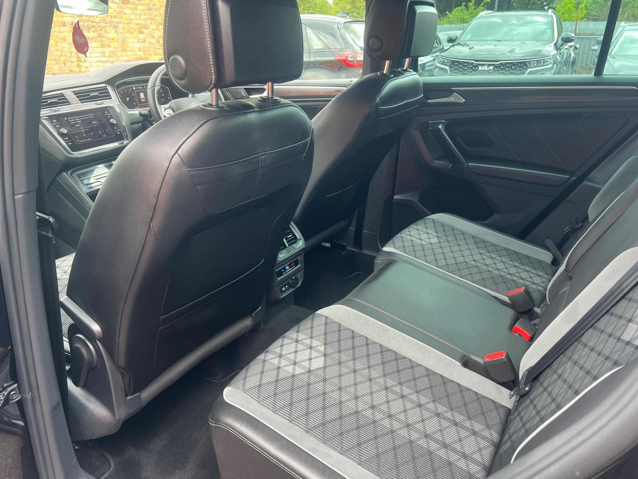 Volkswagen Tiguan view 19