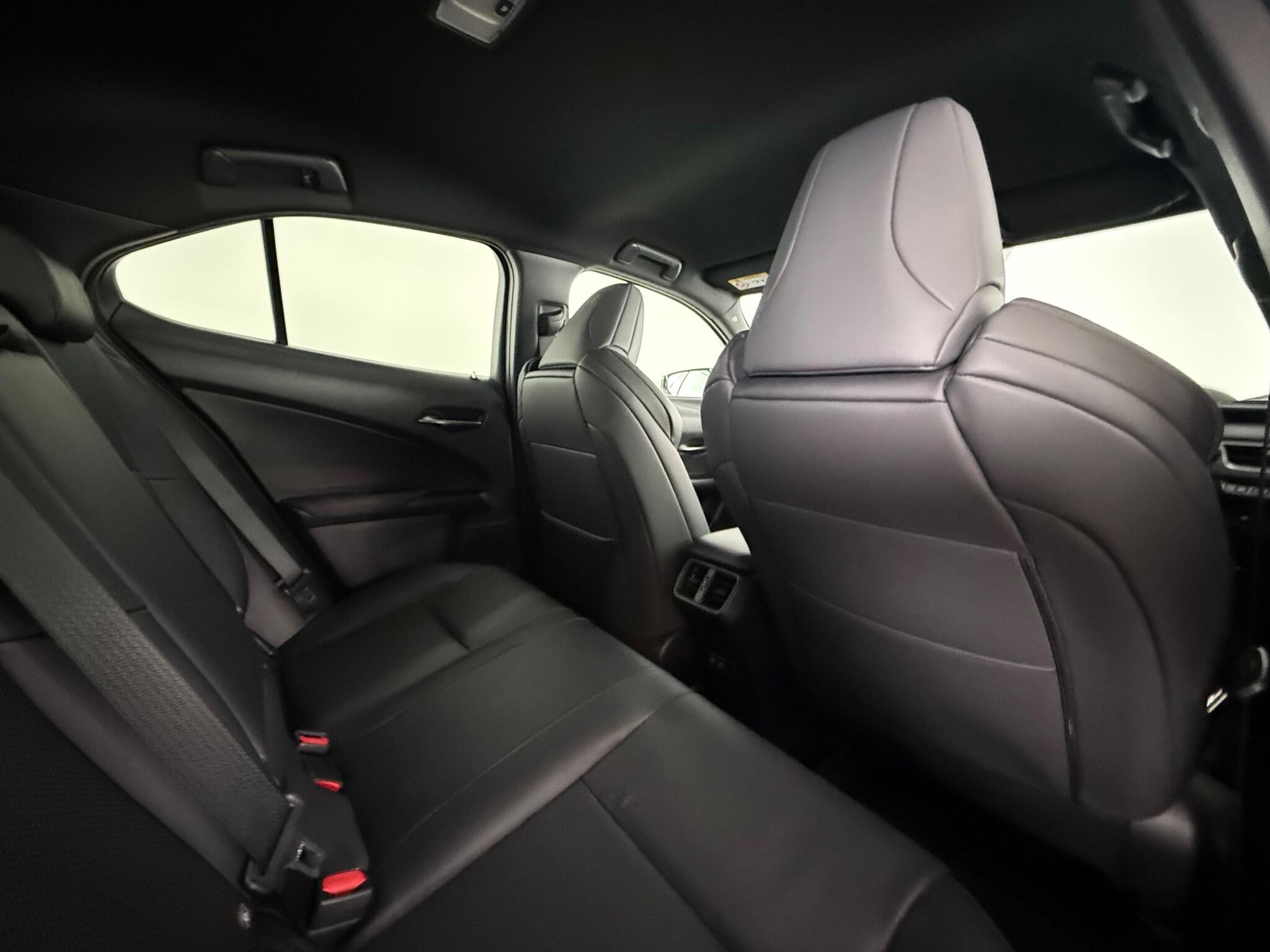 Lexus Ux view 35
