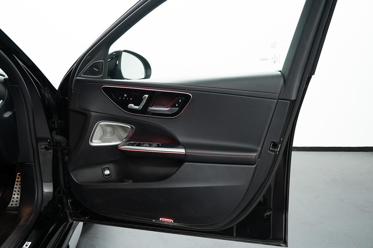 Mercedes-Benz C-Class view 27
