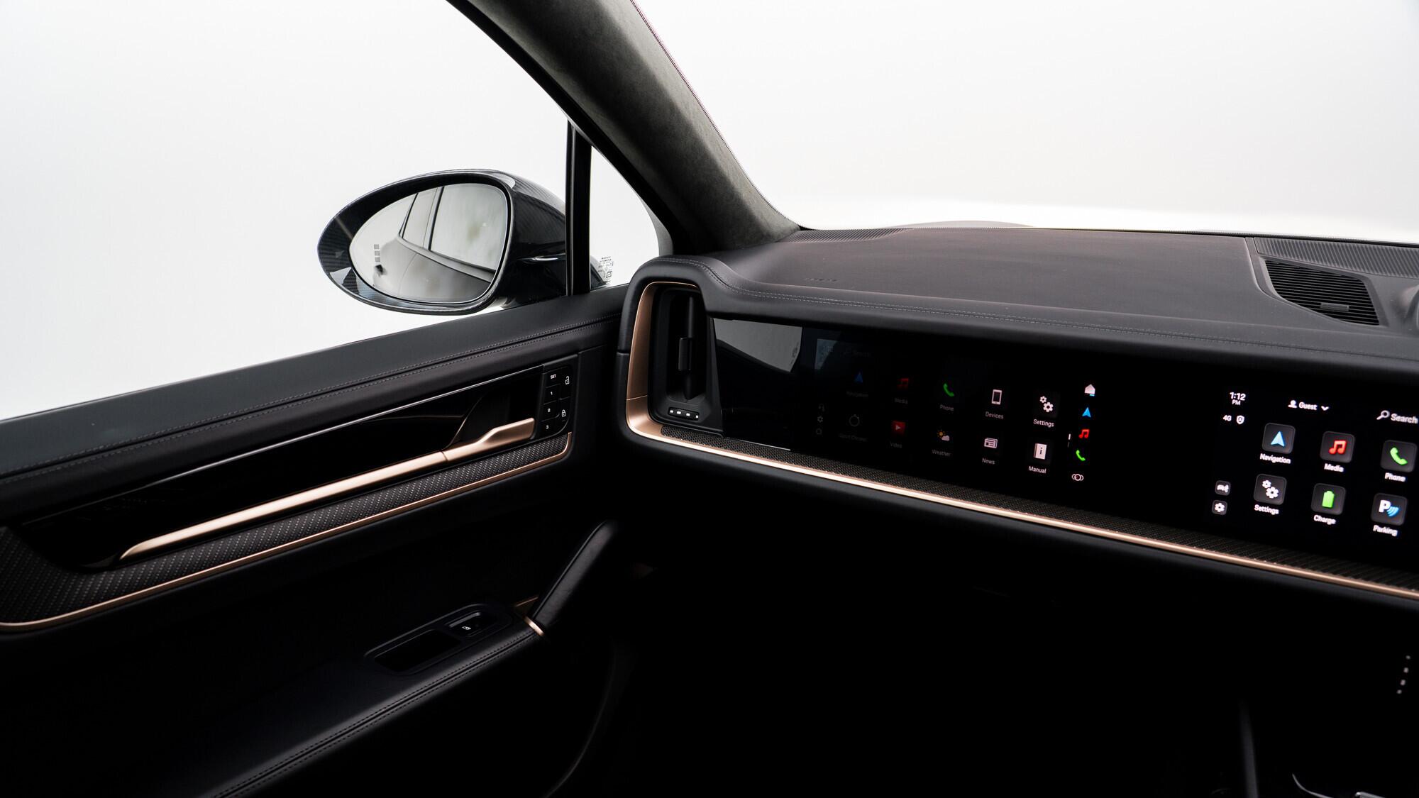 Porsche Cayenne view 35
