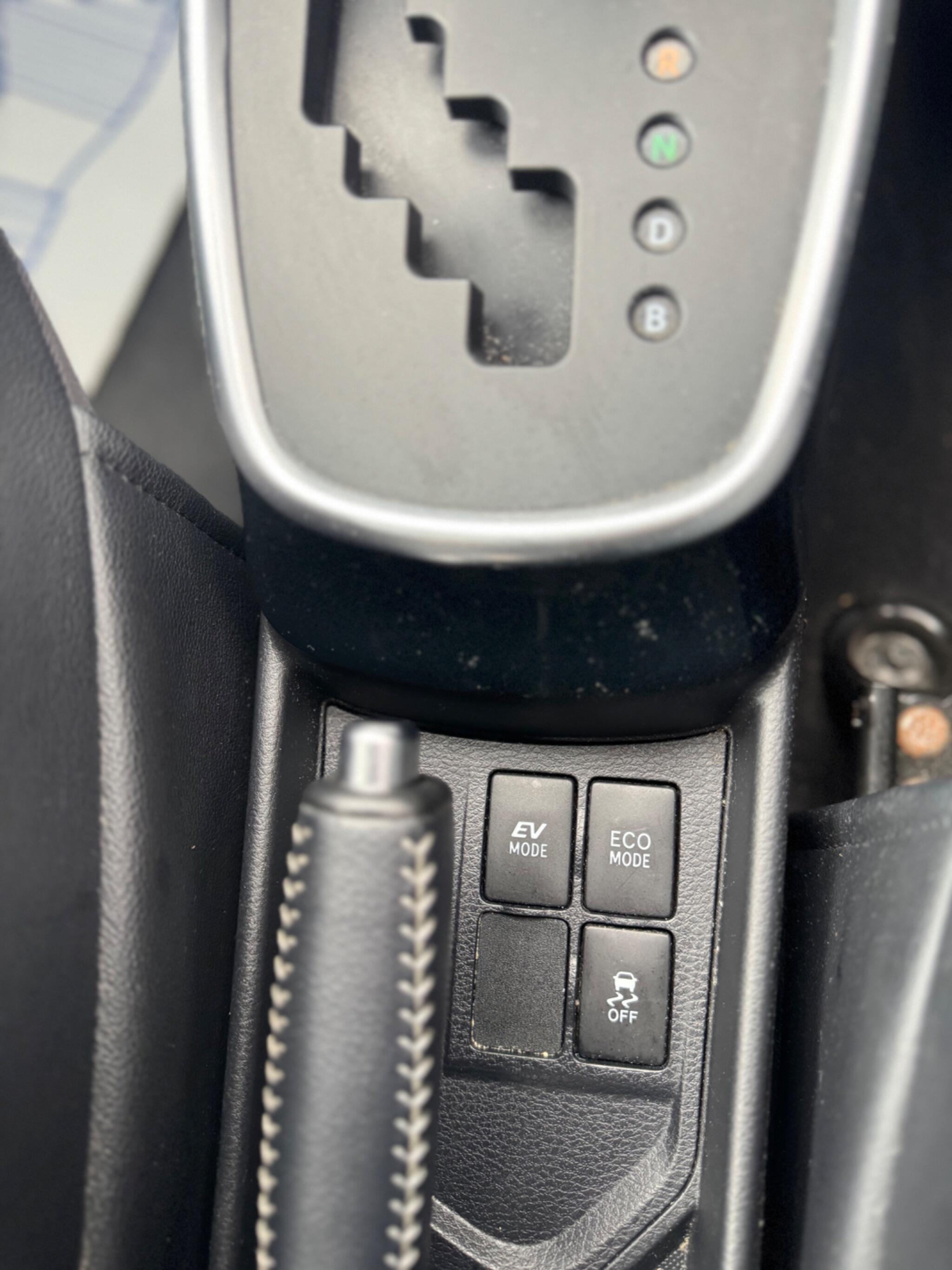 2017 Toyota Yaris 1.5 VVT-h Excel E-CVT Euro 6 (s/s) 5dr (15in Alloy) image 58