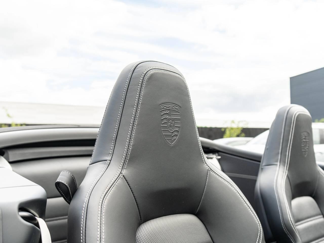 Porsche 911 view 30