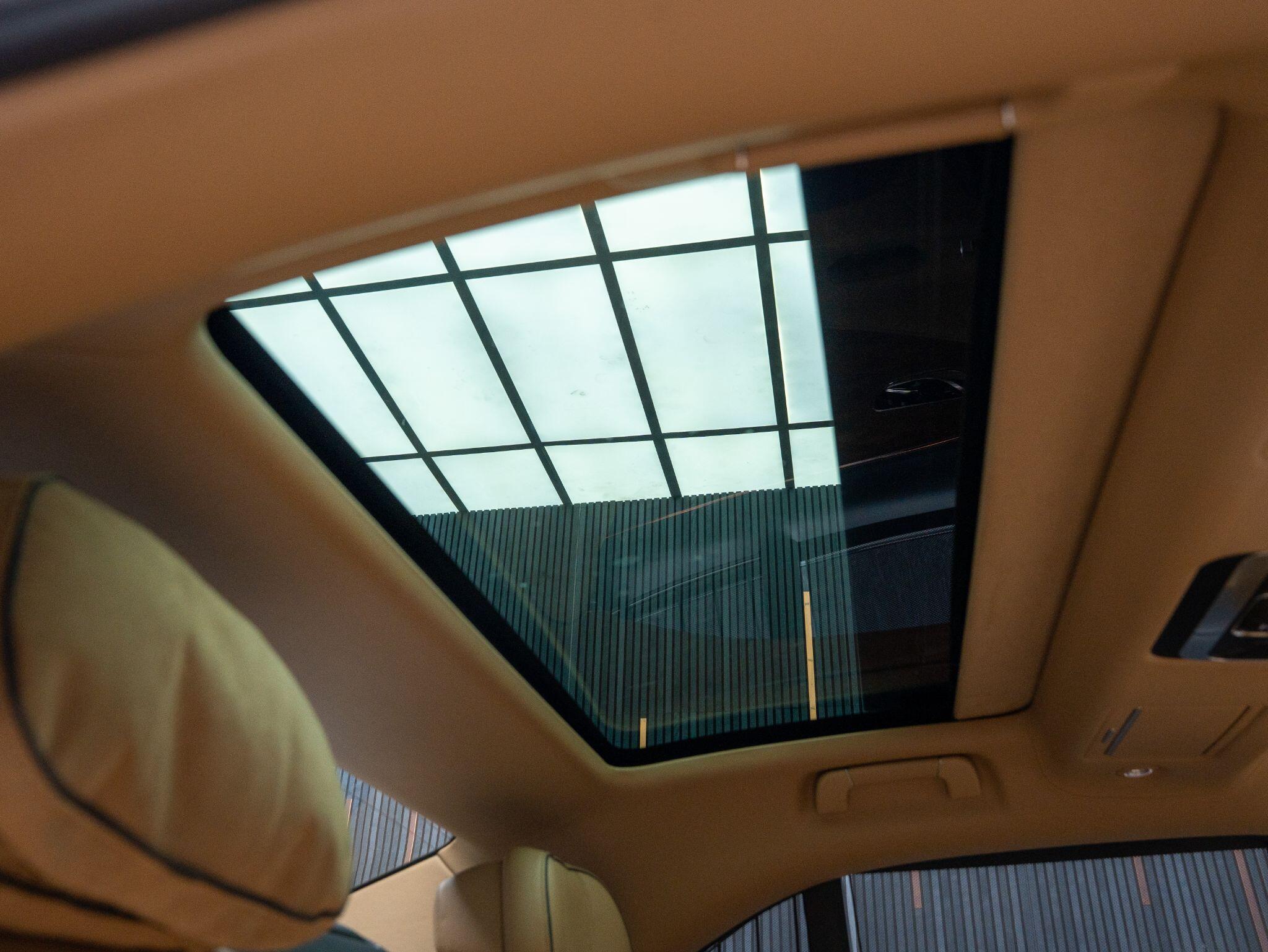 Bentley Flying Spur view 39
