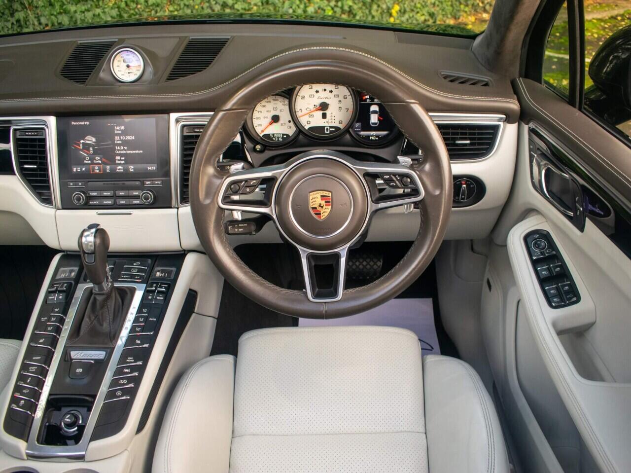 Porsche Macan view 21