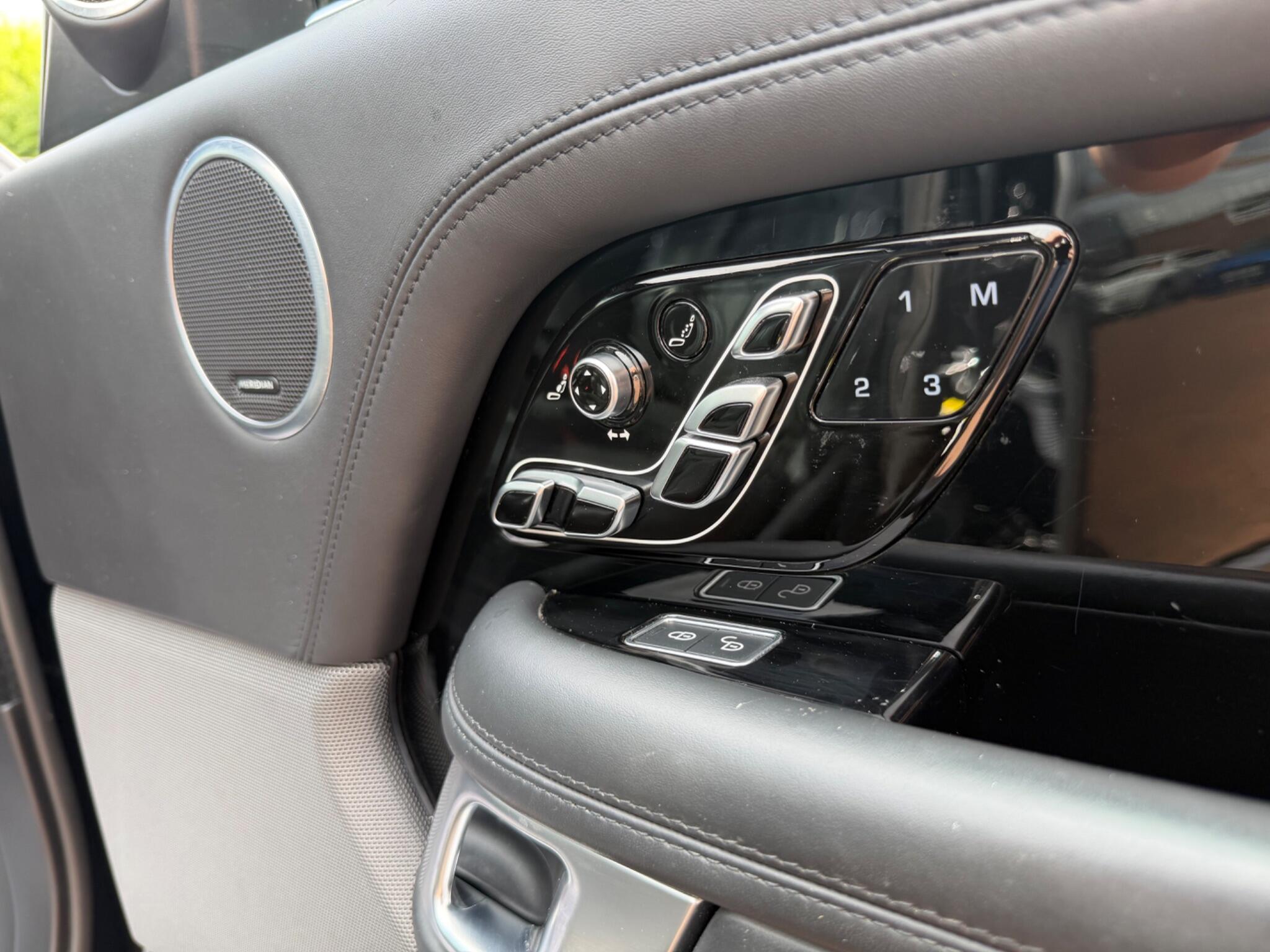 Land Rover Range Rover view 34