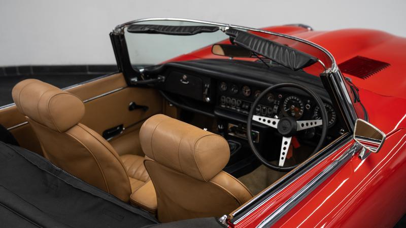 Jaguar E-Type view 18