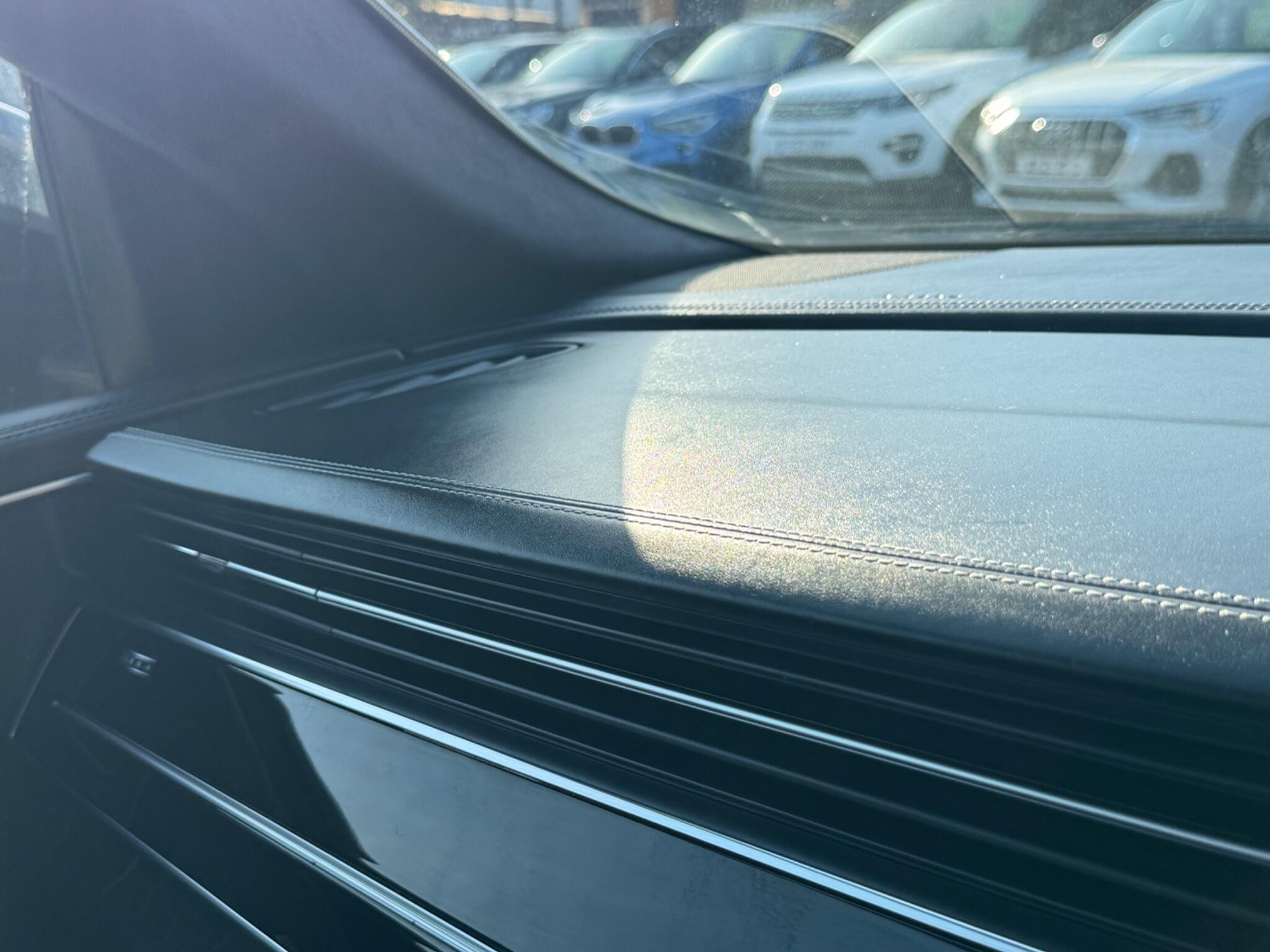 Audi Q8 view 27