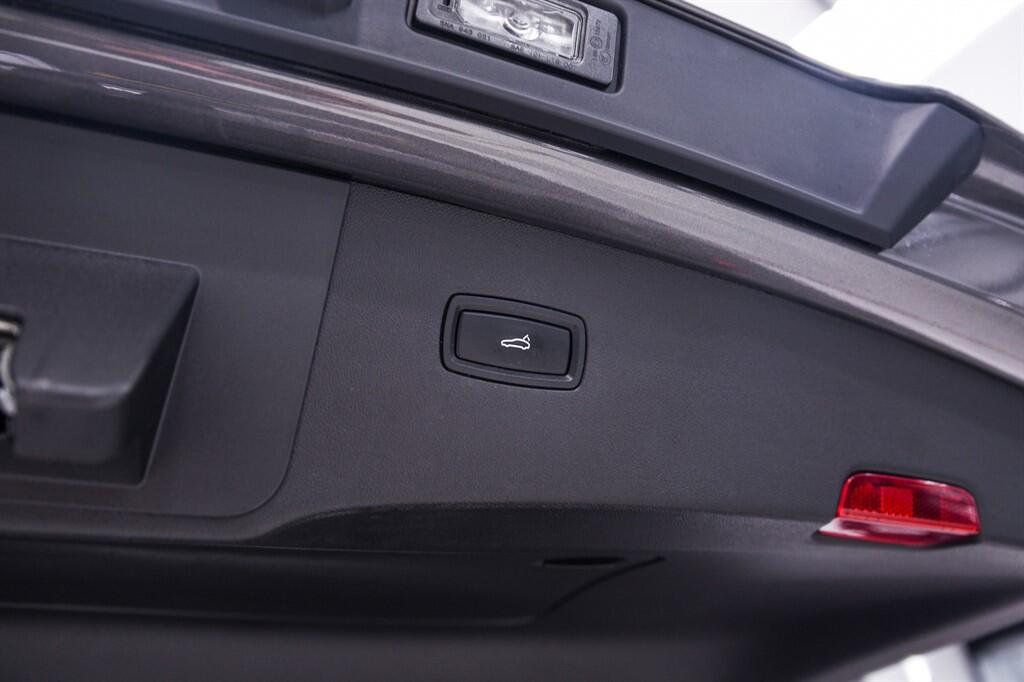 Porsche Cayenne view 35