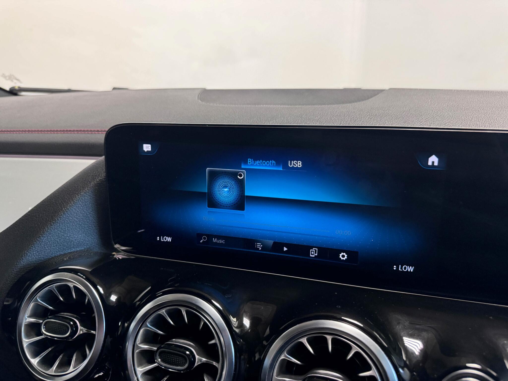 Mercedes-Benz Eqa view 41