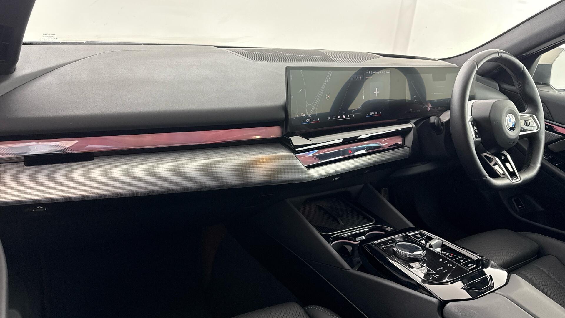 BMW 5 Series view 7
