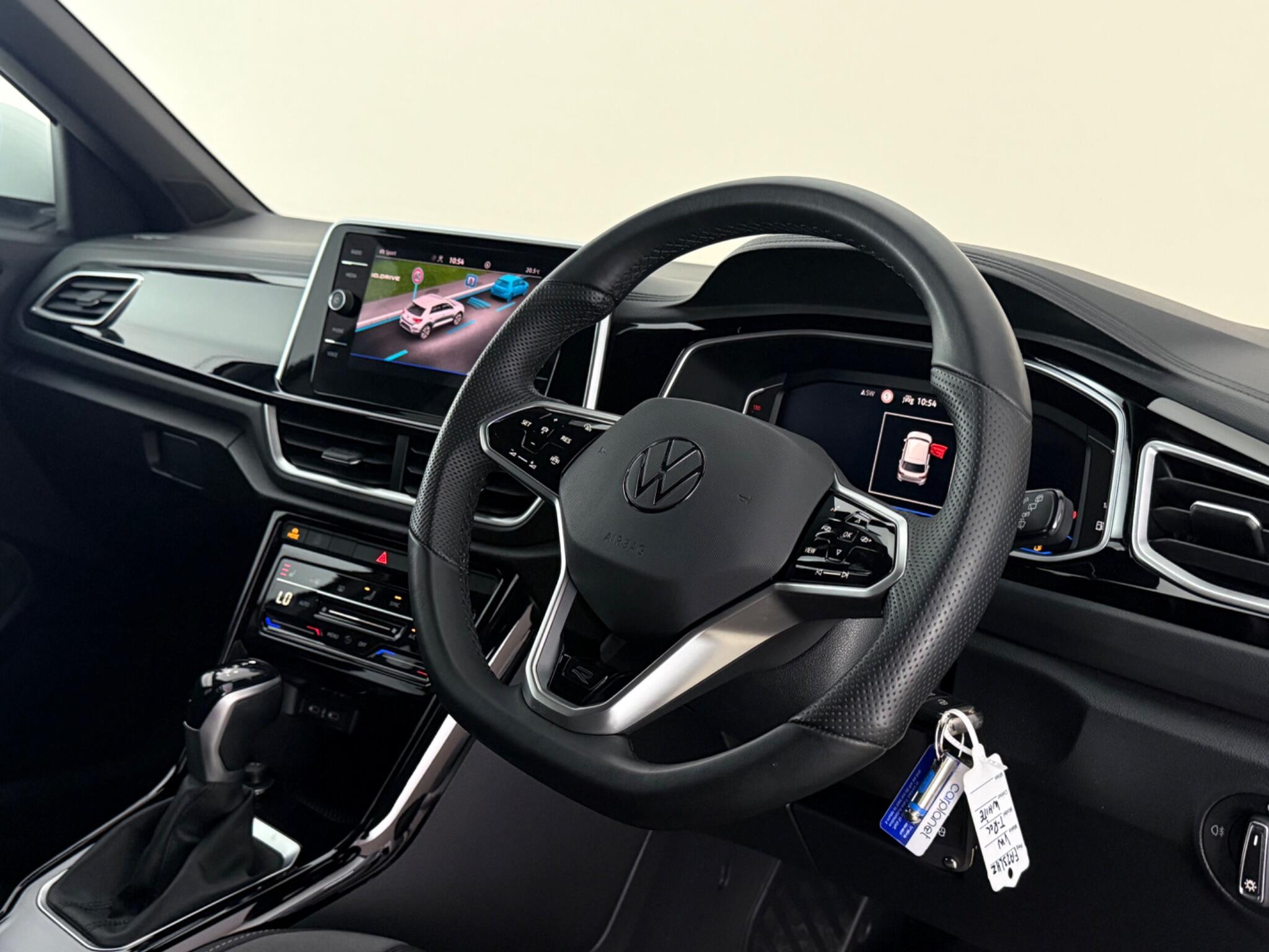Volkswagen T-Roc view 3