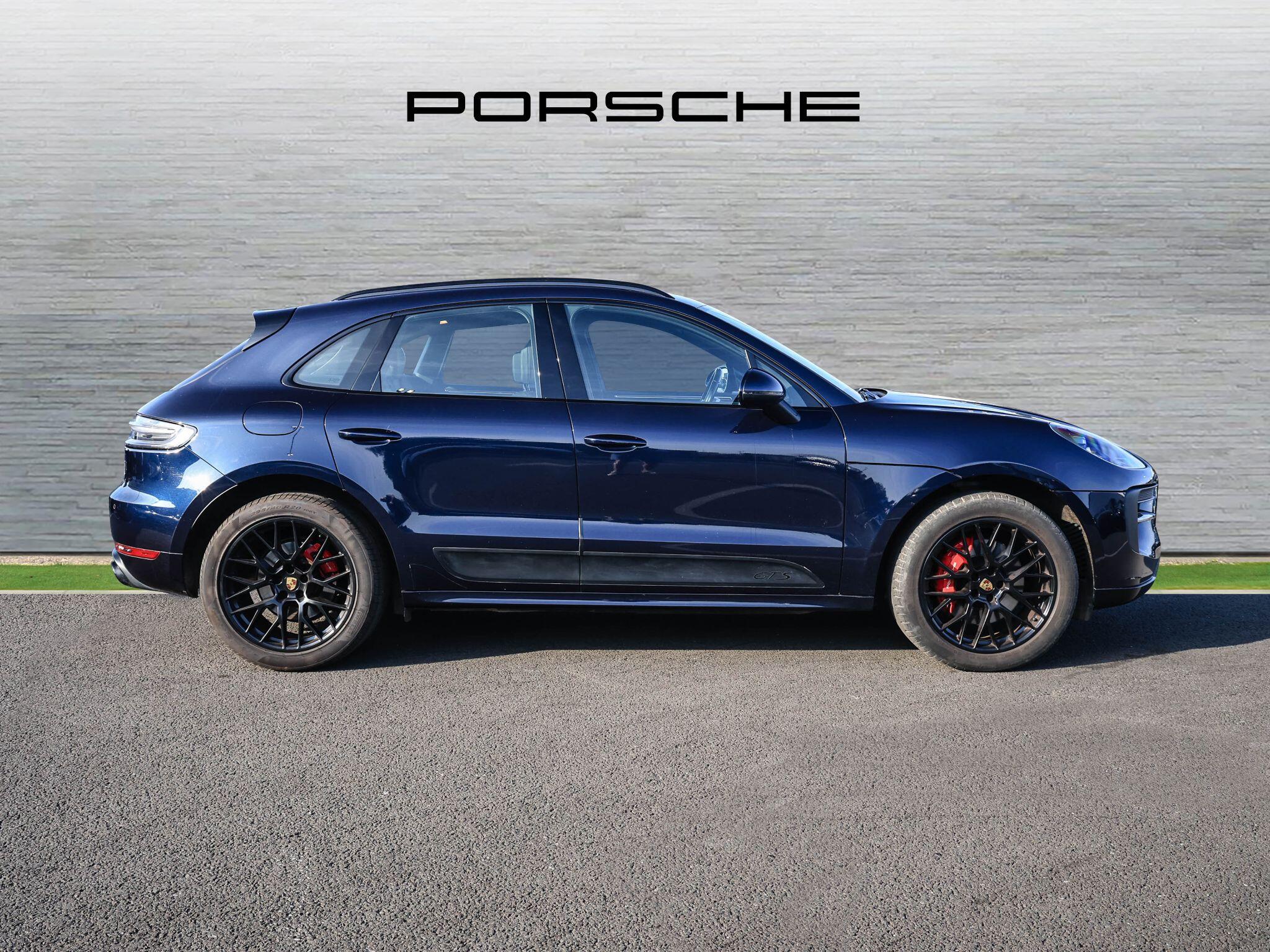 Porsche Macan view 35