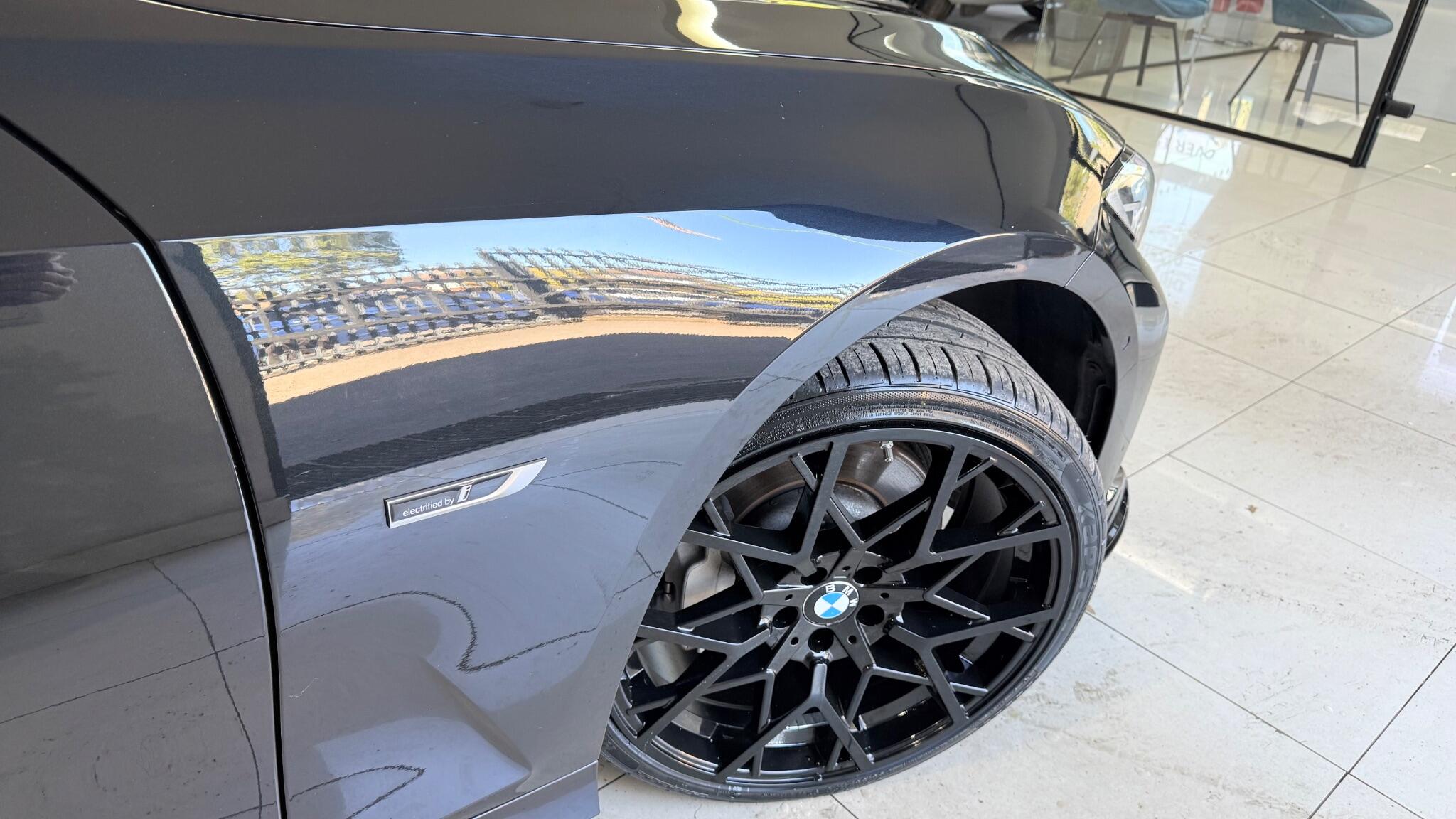 BMW 3 Series view 24