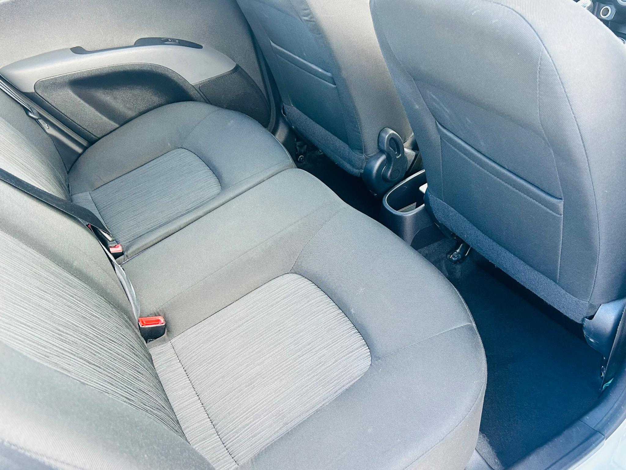 Hyundai i10 view 11
