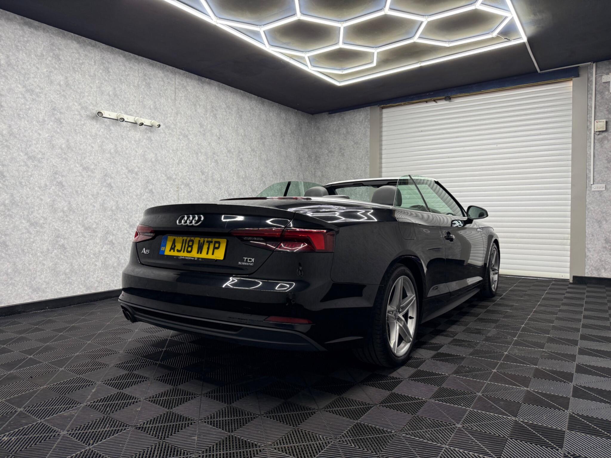 Audi A5 Cabriolet view 4