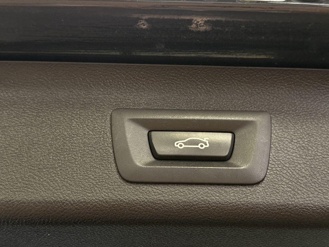 BMW 5 Series view 18