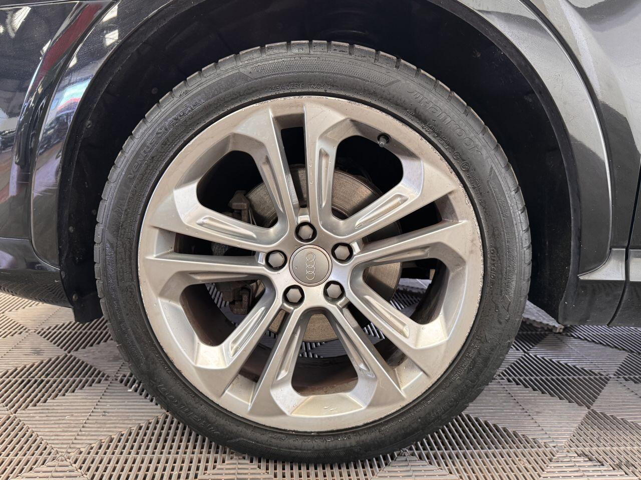 Audi Q3 view 28