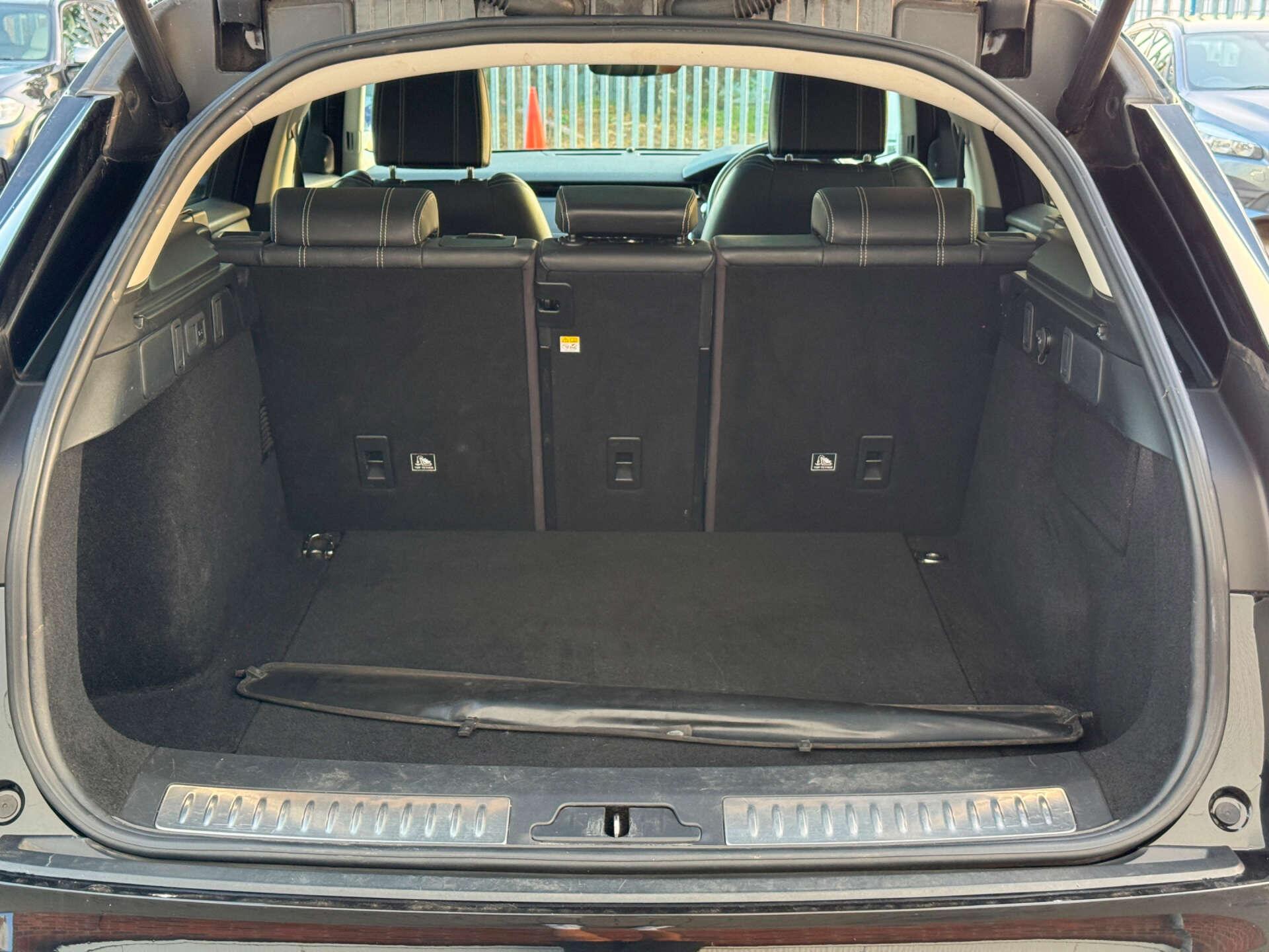 Land Rover Range Rover Velar view 34