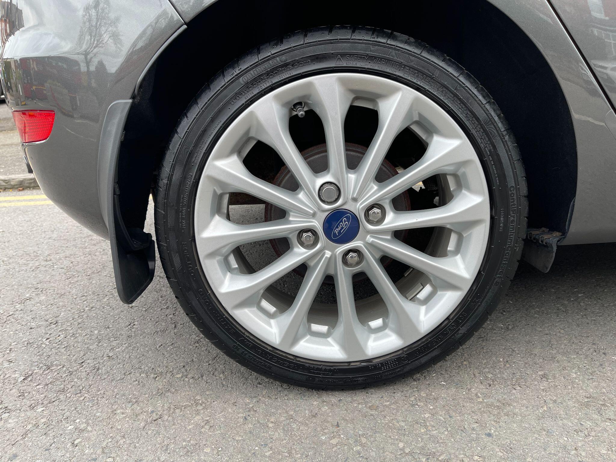 Ford Fiesta view 43