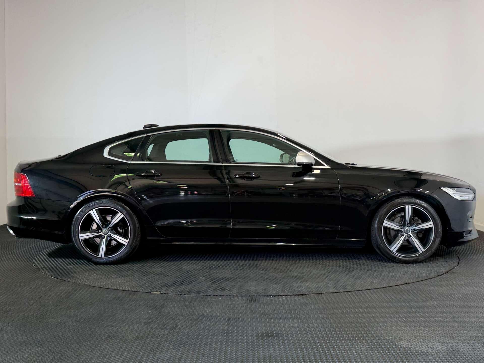 Volvo S90 view 8