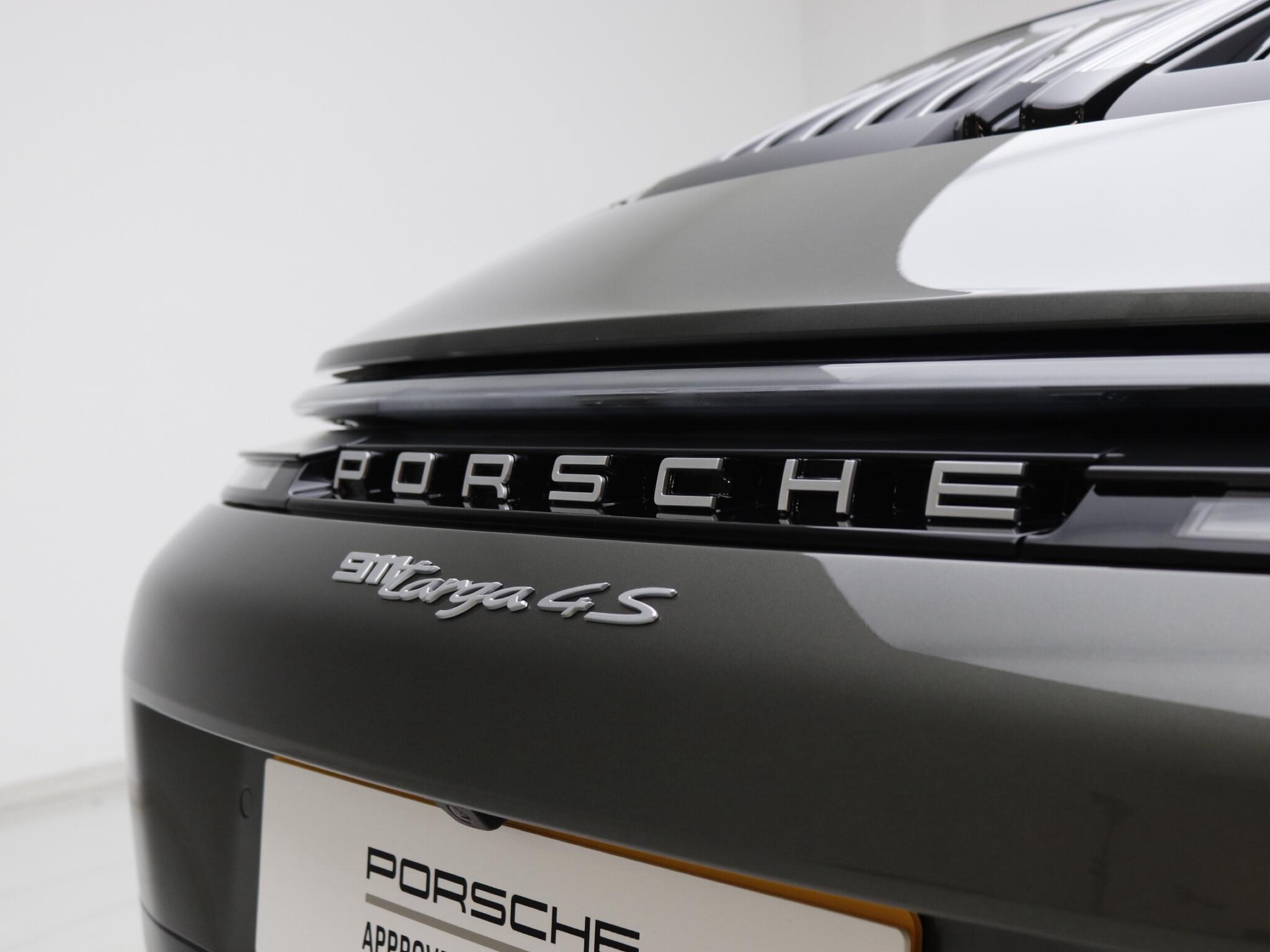 Porsche 911 view 20