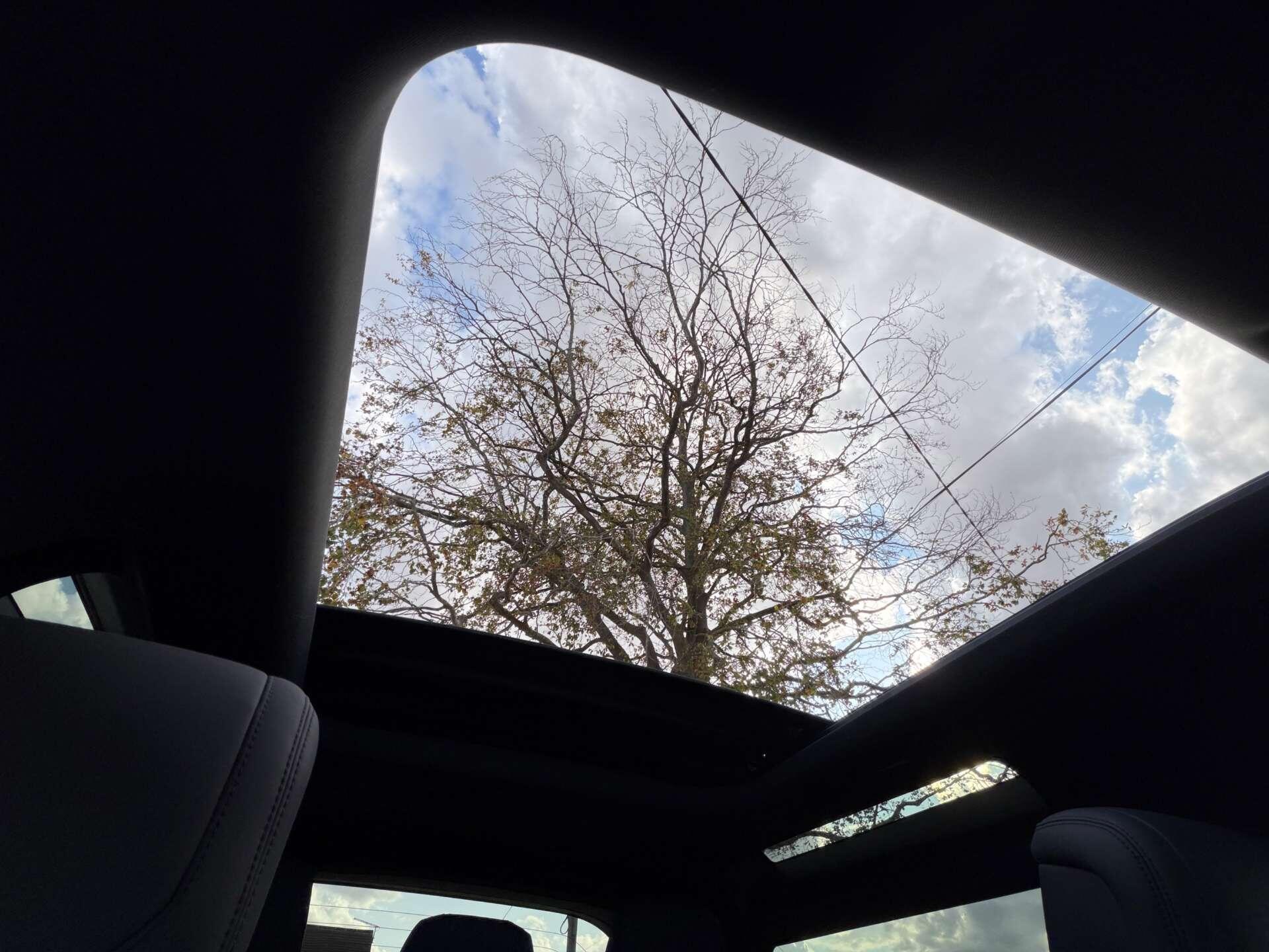Land Rover Defender view 25