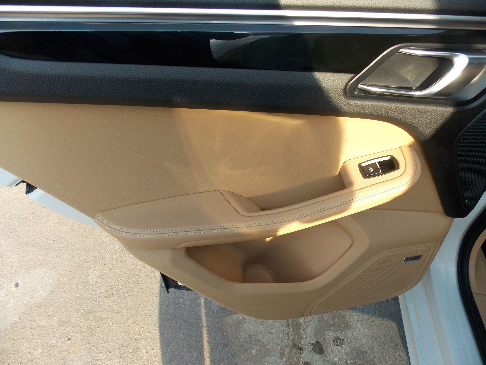 Porsche Macan view 44