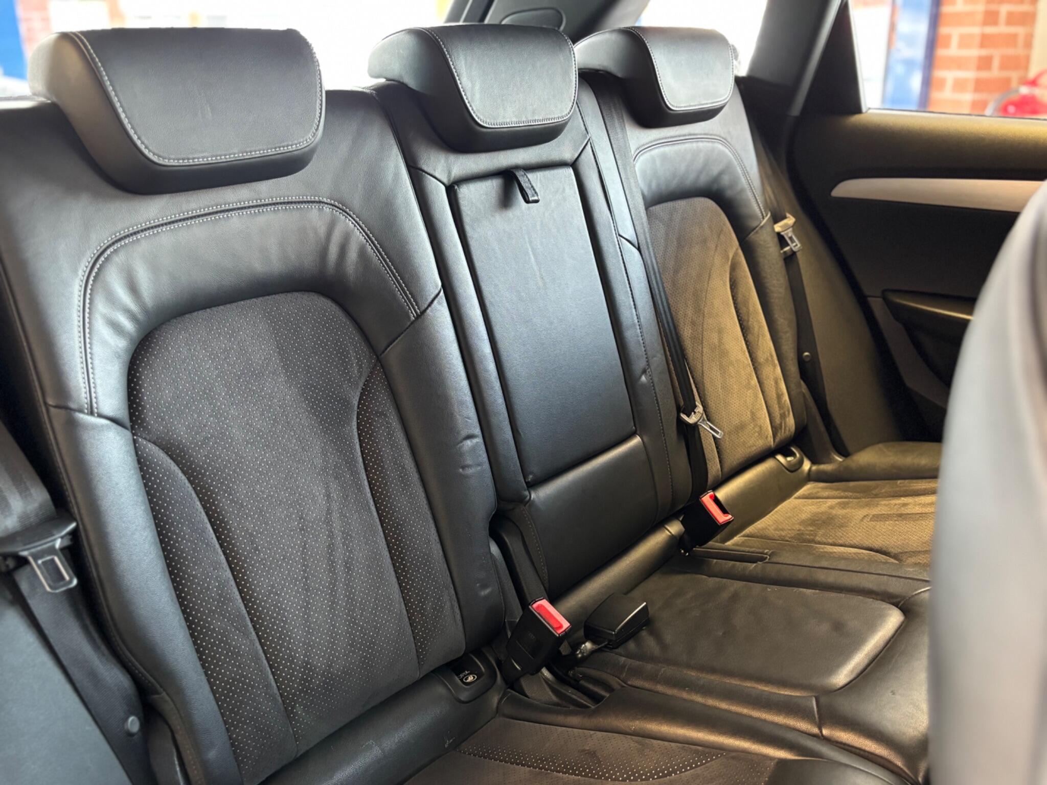 Audi Q5 view 12