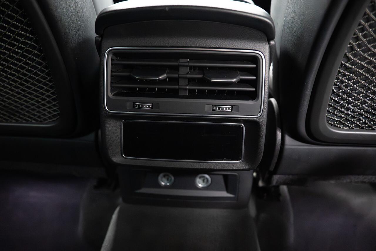 Audi Q7 view 23