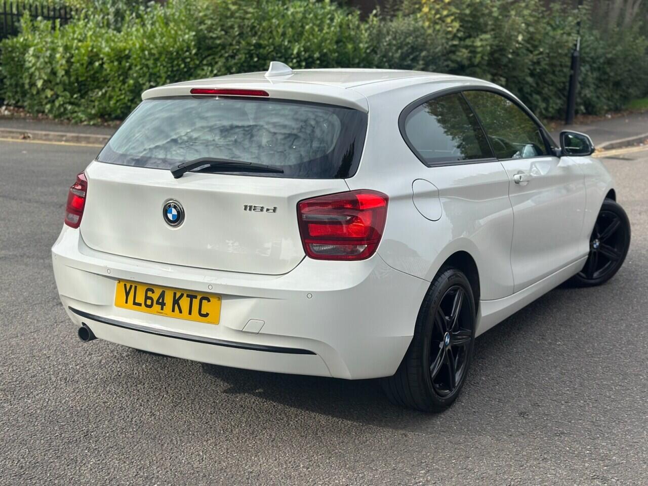 BMW 1 Series view 3