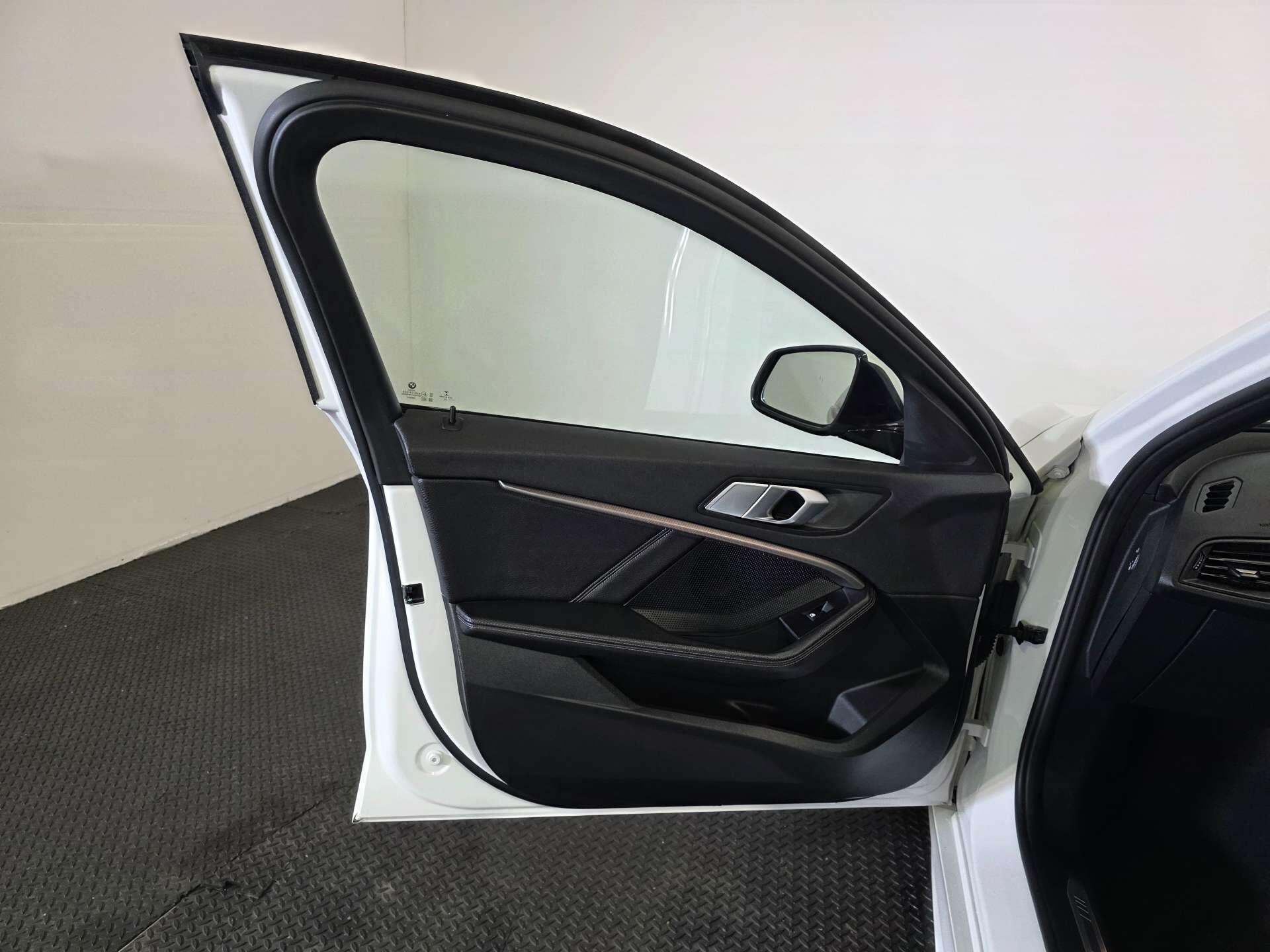 BMW 1 Series view 47