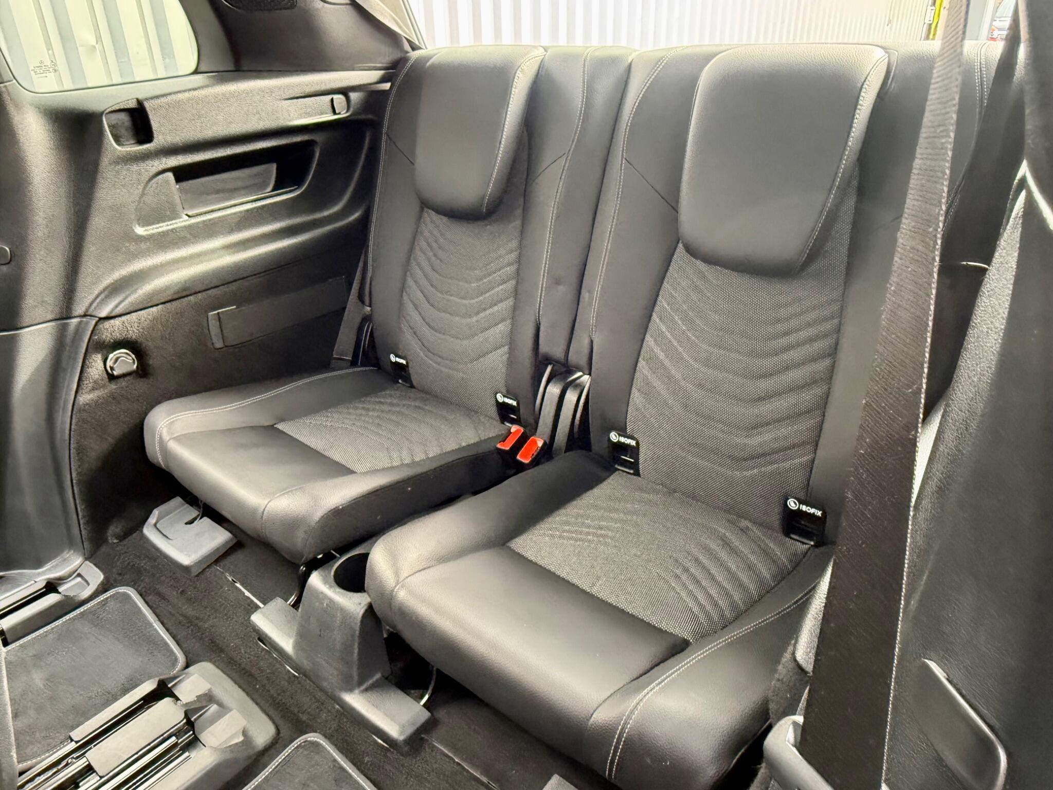 Mercedes-Benz GLB view 13