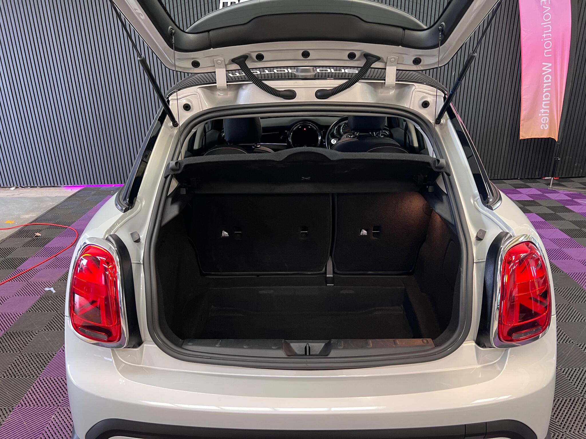 Mini Hatch view 37