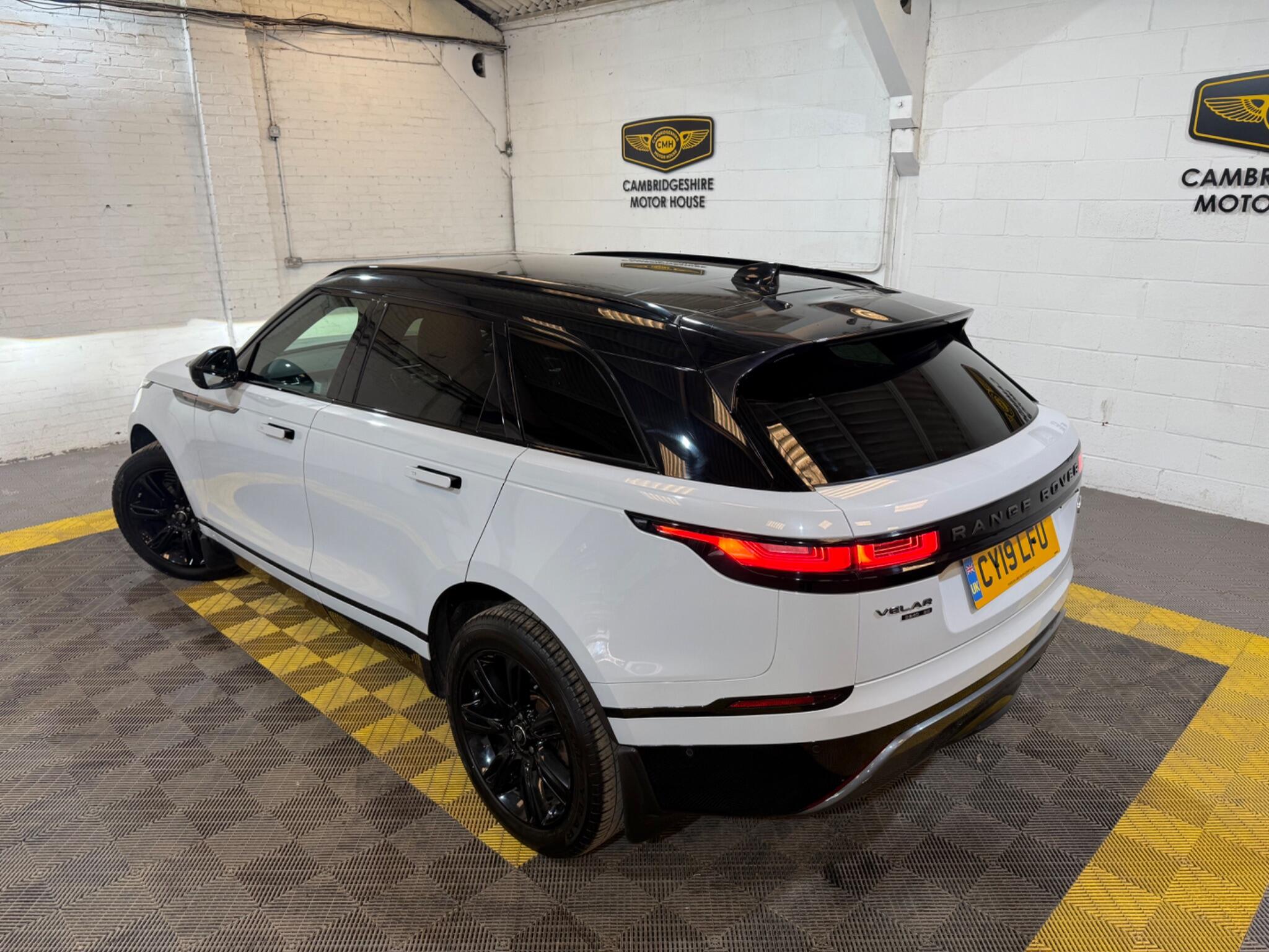 Land Rover Range Rover Velar view 11