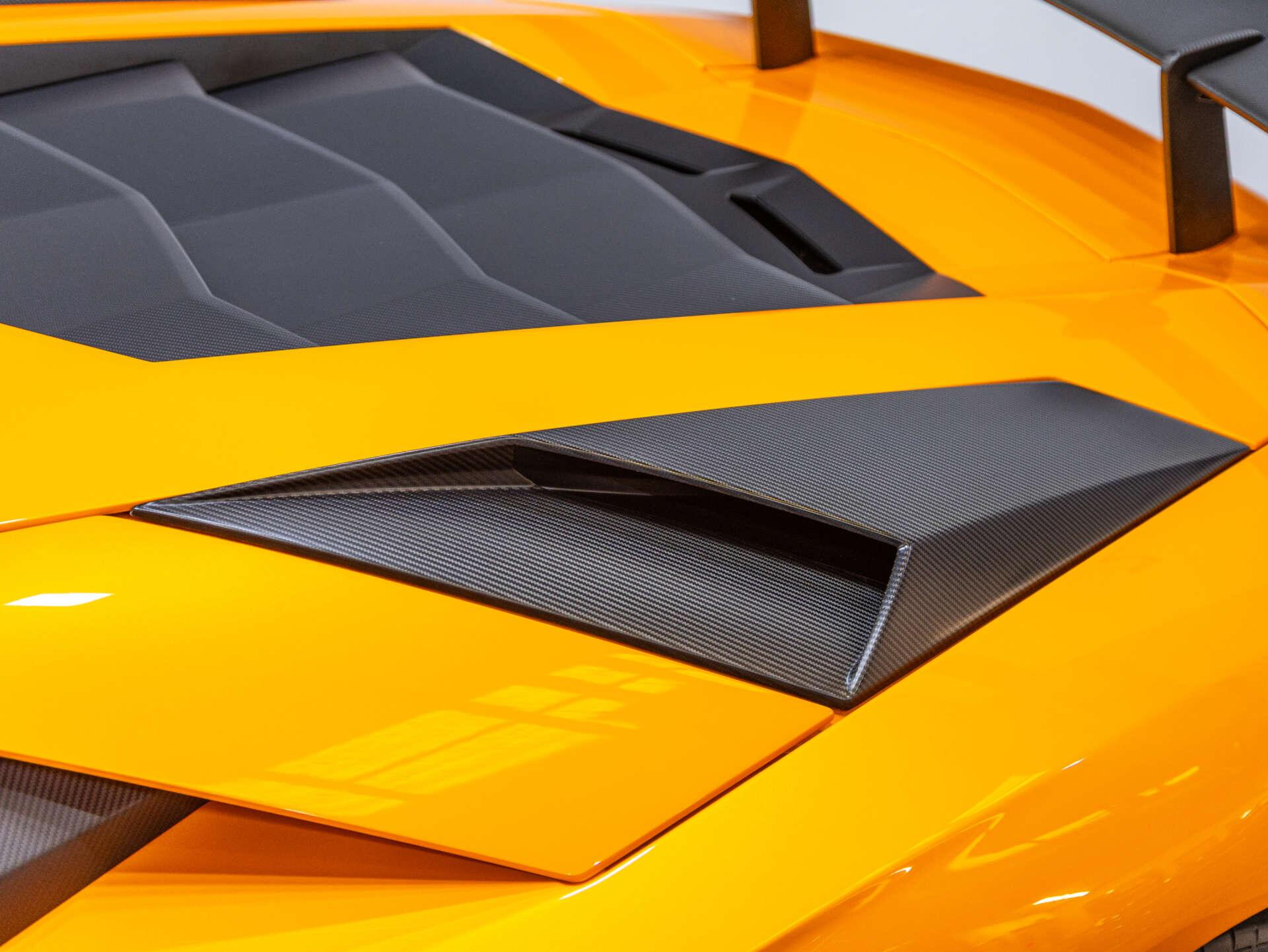 Lamborghini Aventador view 60