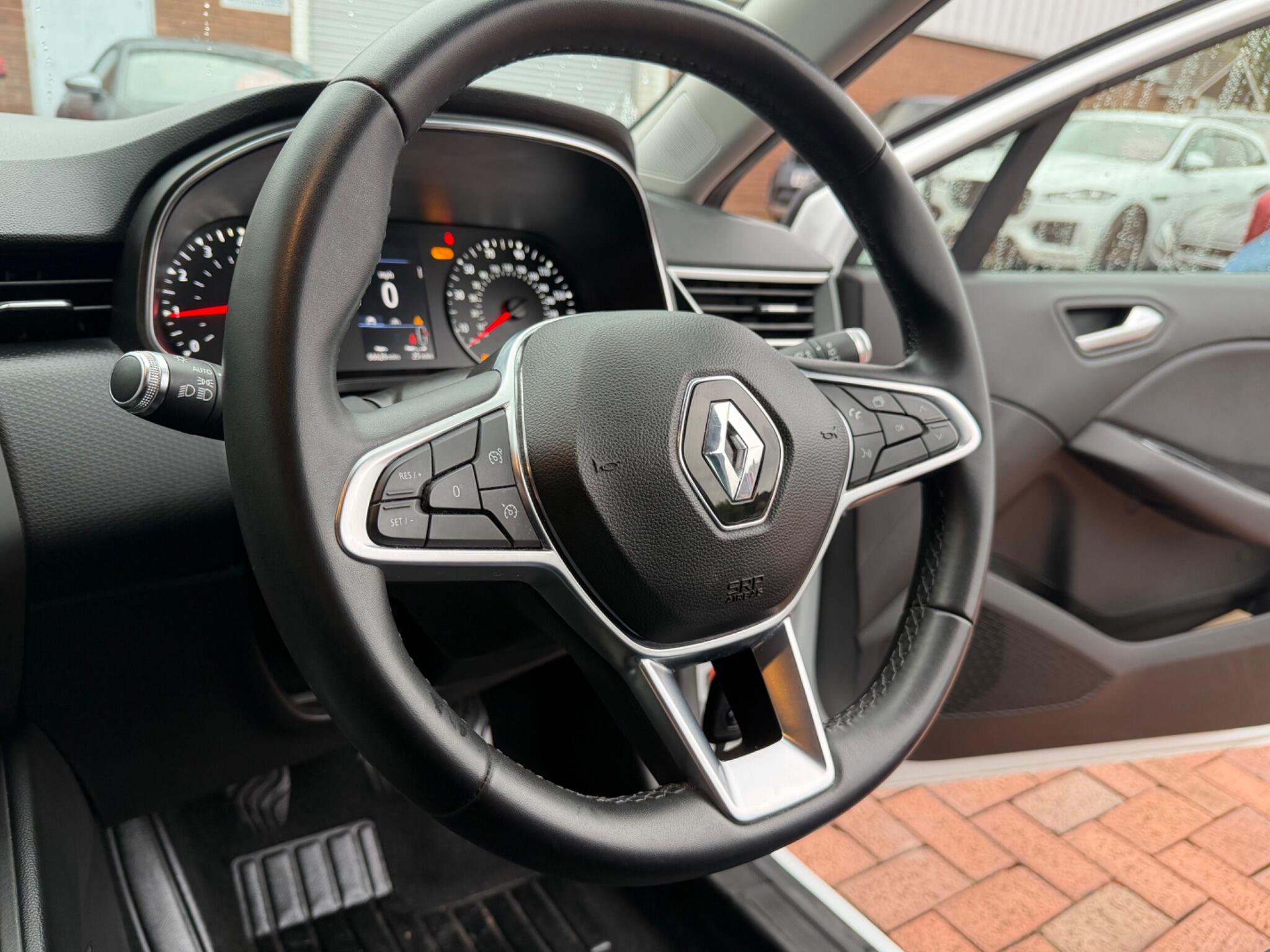Renault Clio view 65