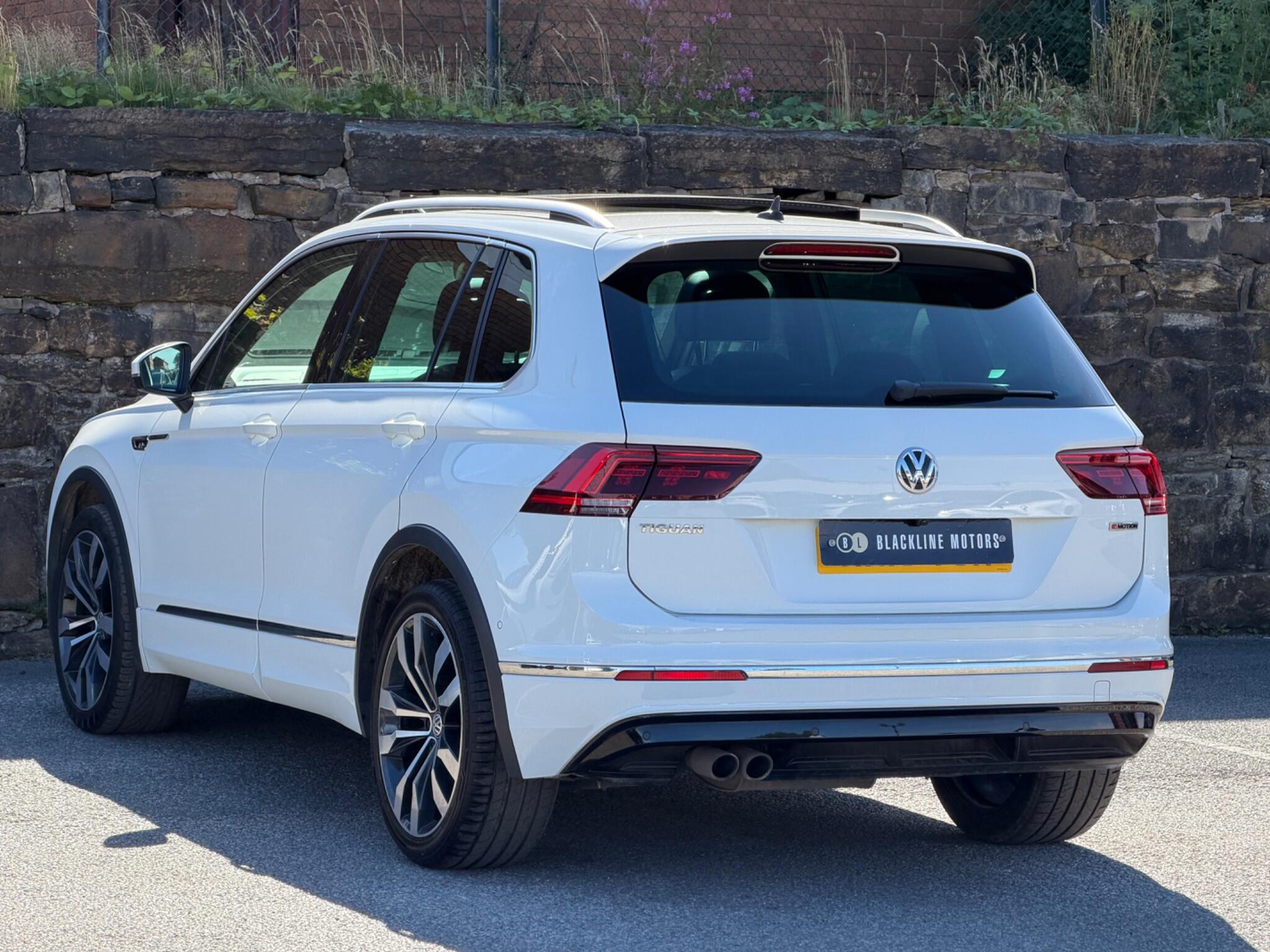 Volkswagen Tiguan view 5