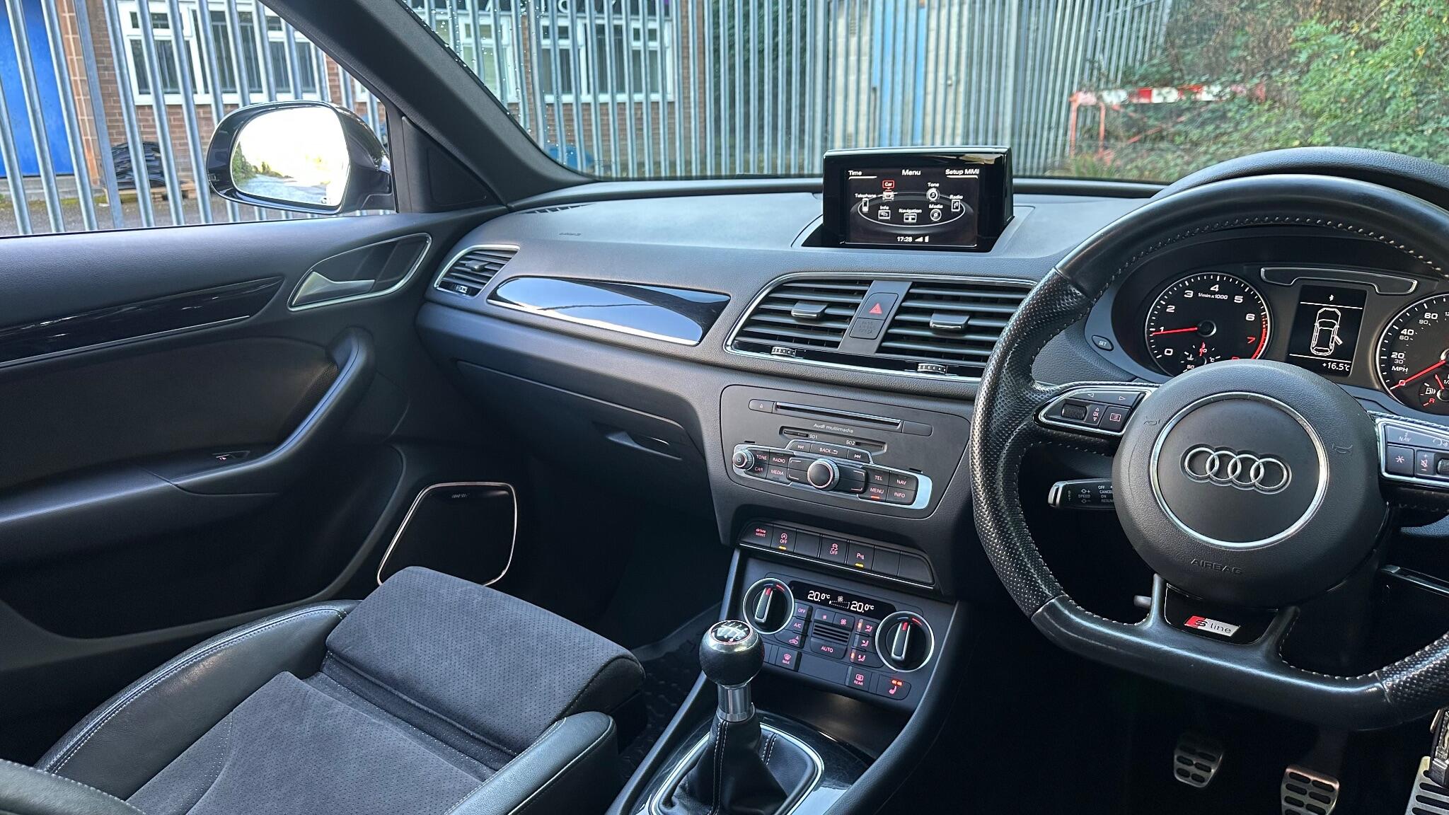 Audi Q3 view 16