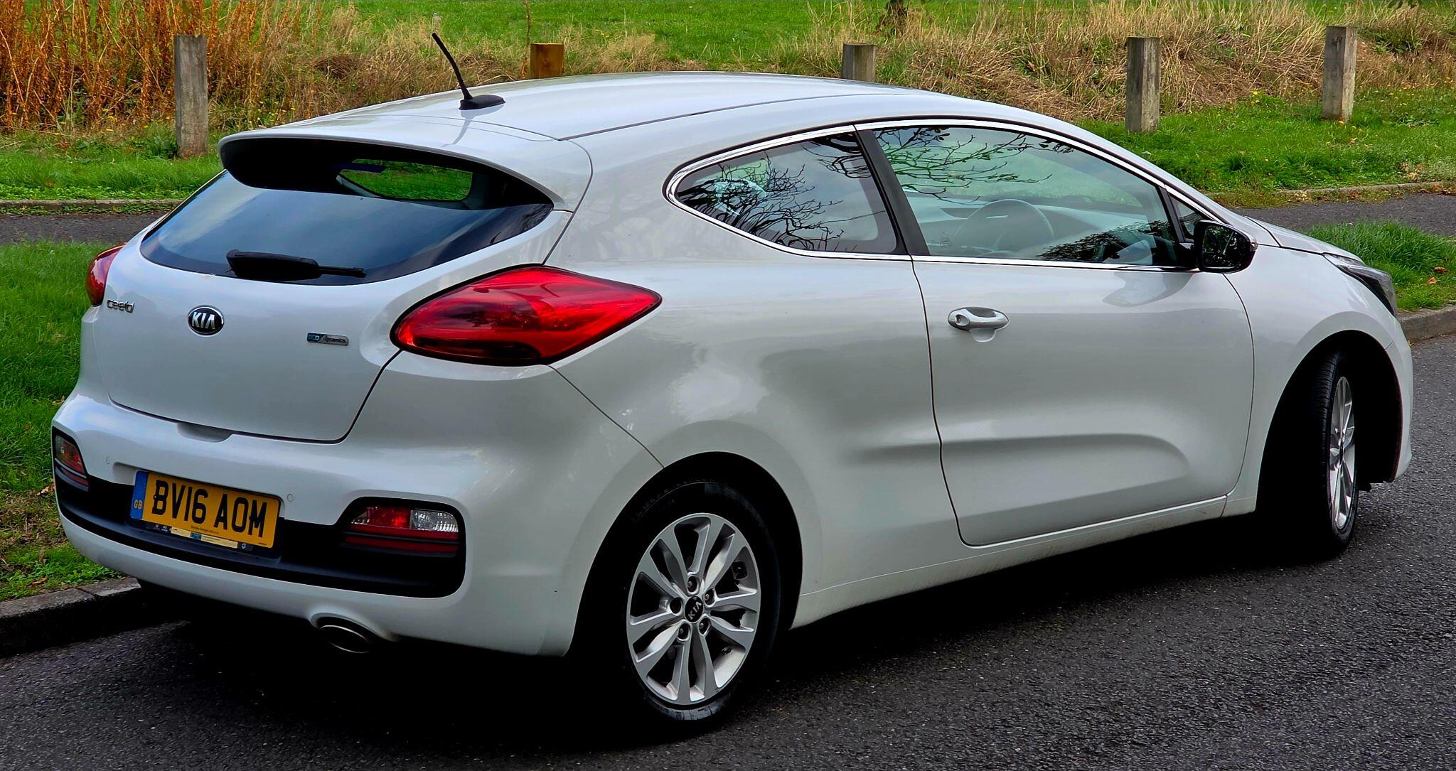 Kia ProCeed view 12
