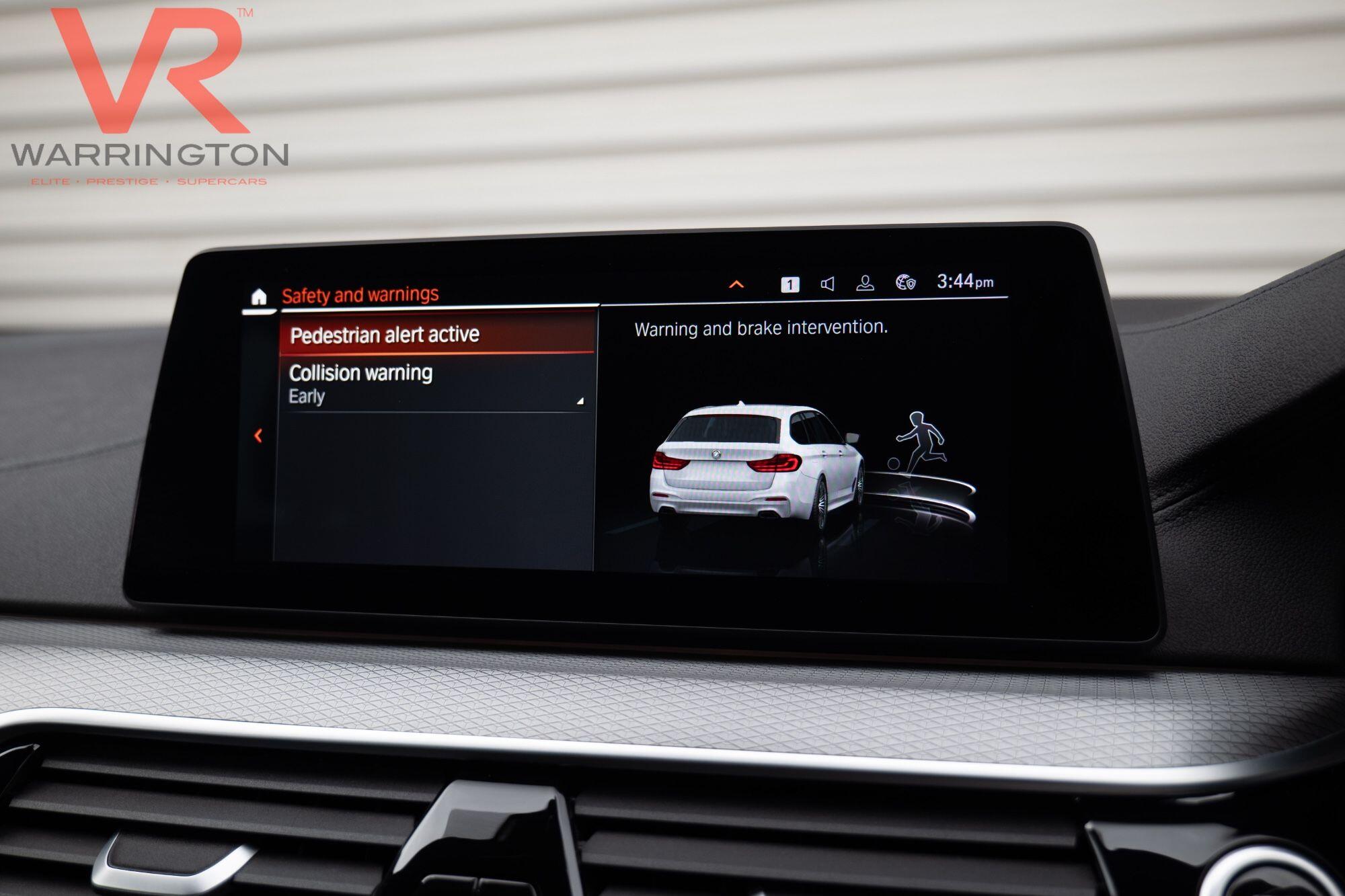 BMW 5 Series view 32