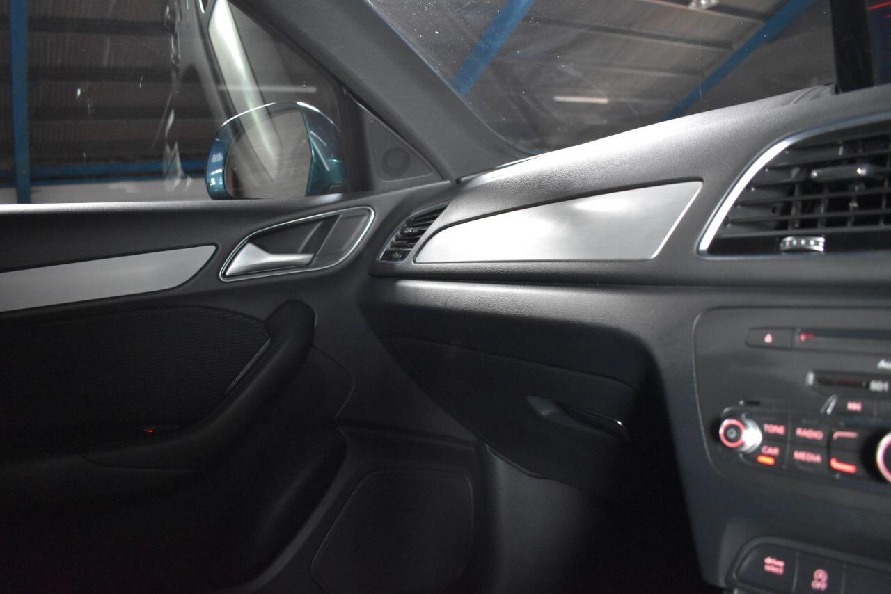Audi Q3 view 27