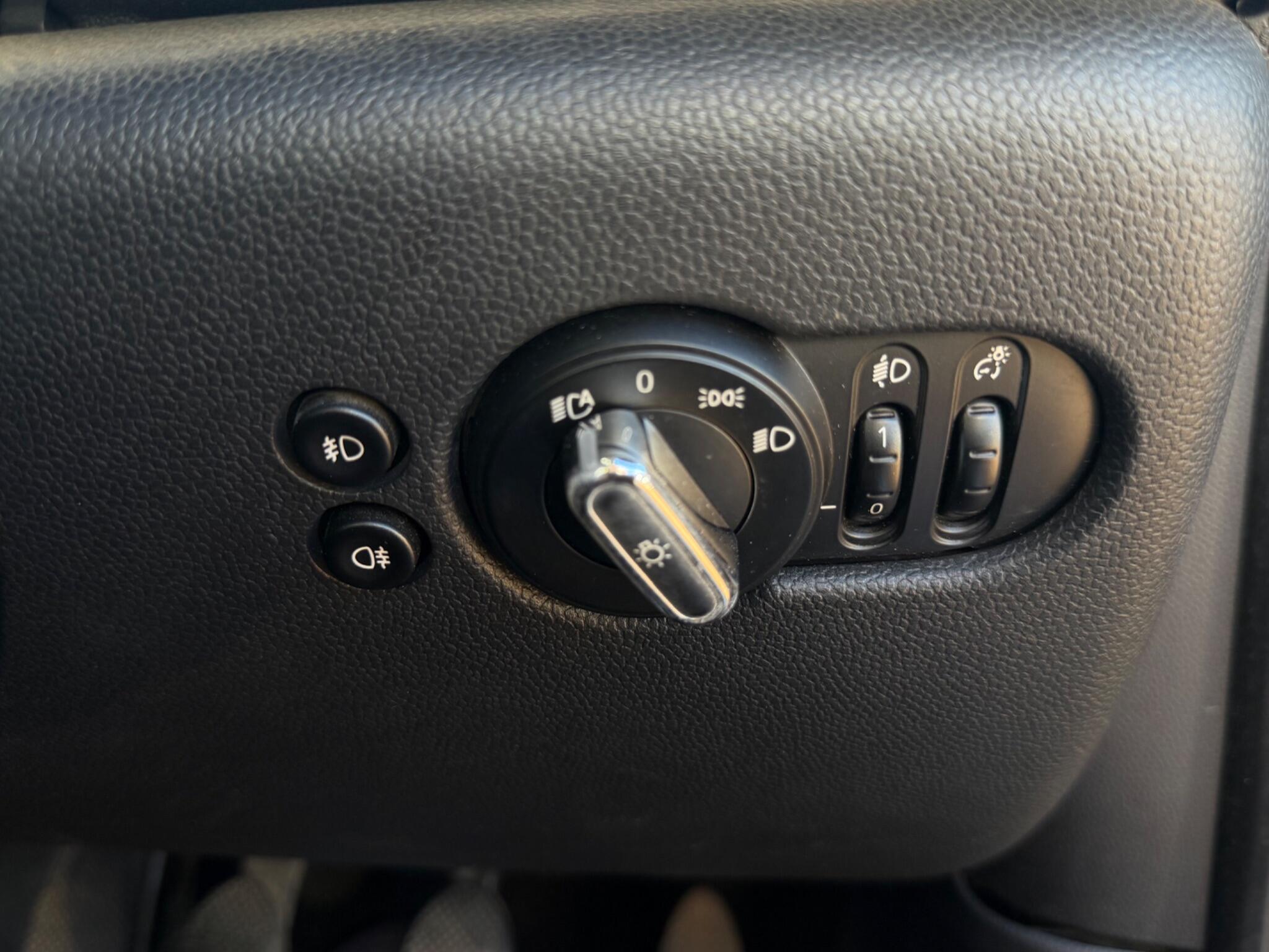 MINI Hatch view 24