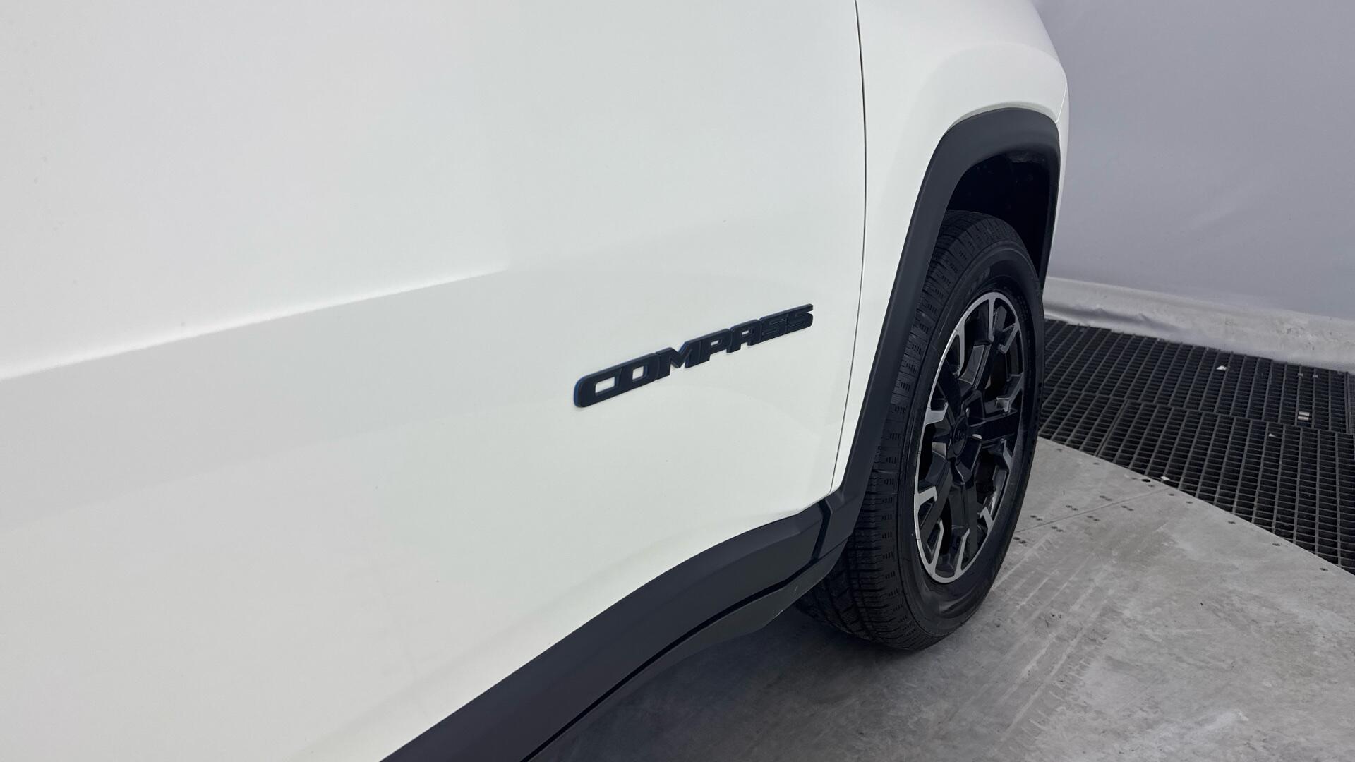 Jeep Compass view 27