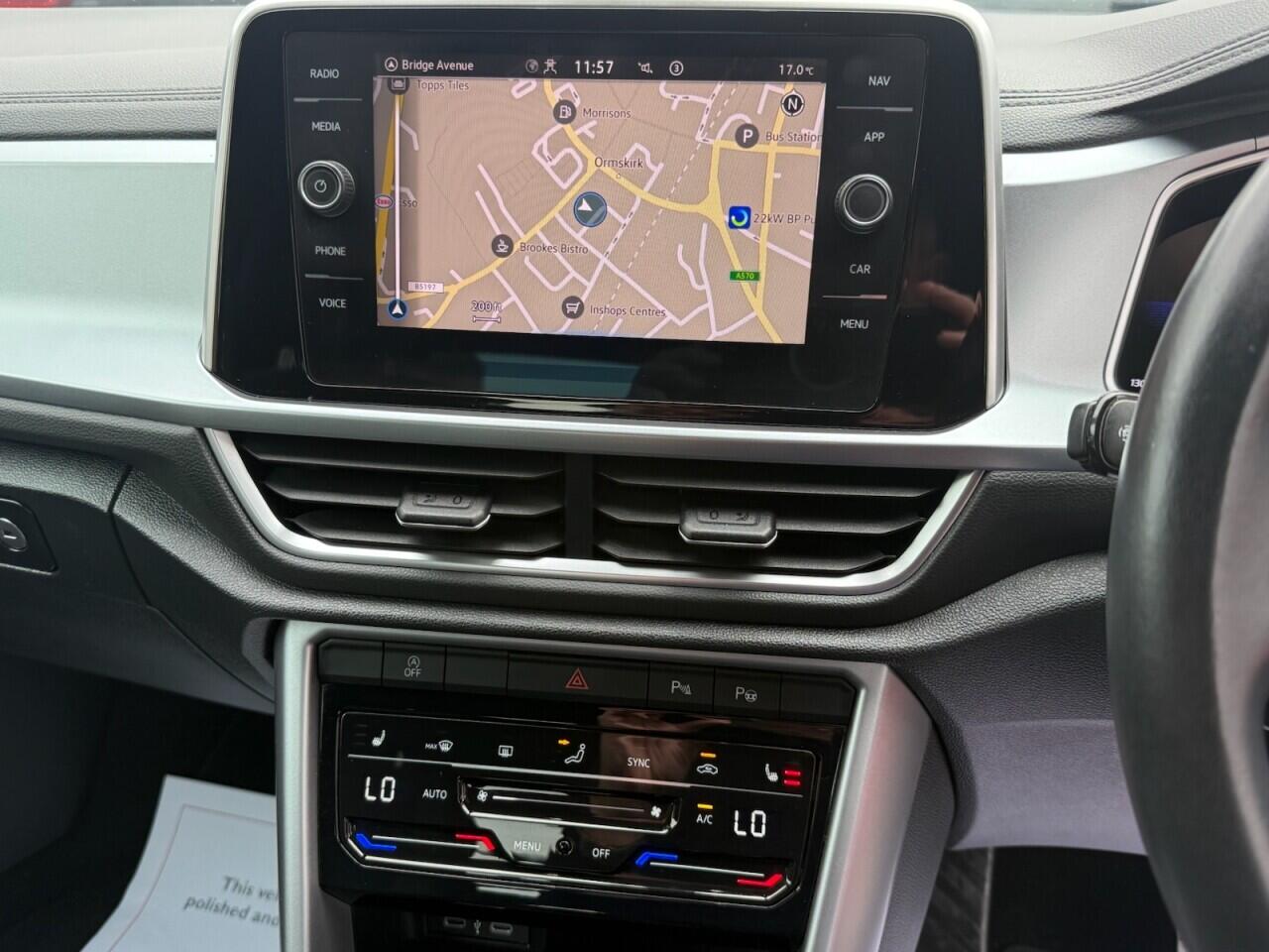 Volkswagen T-Roc view 22